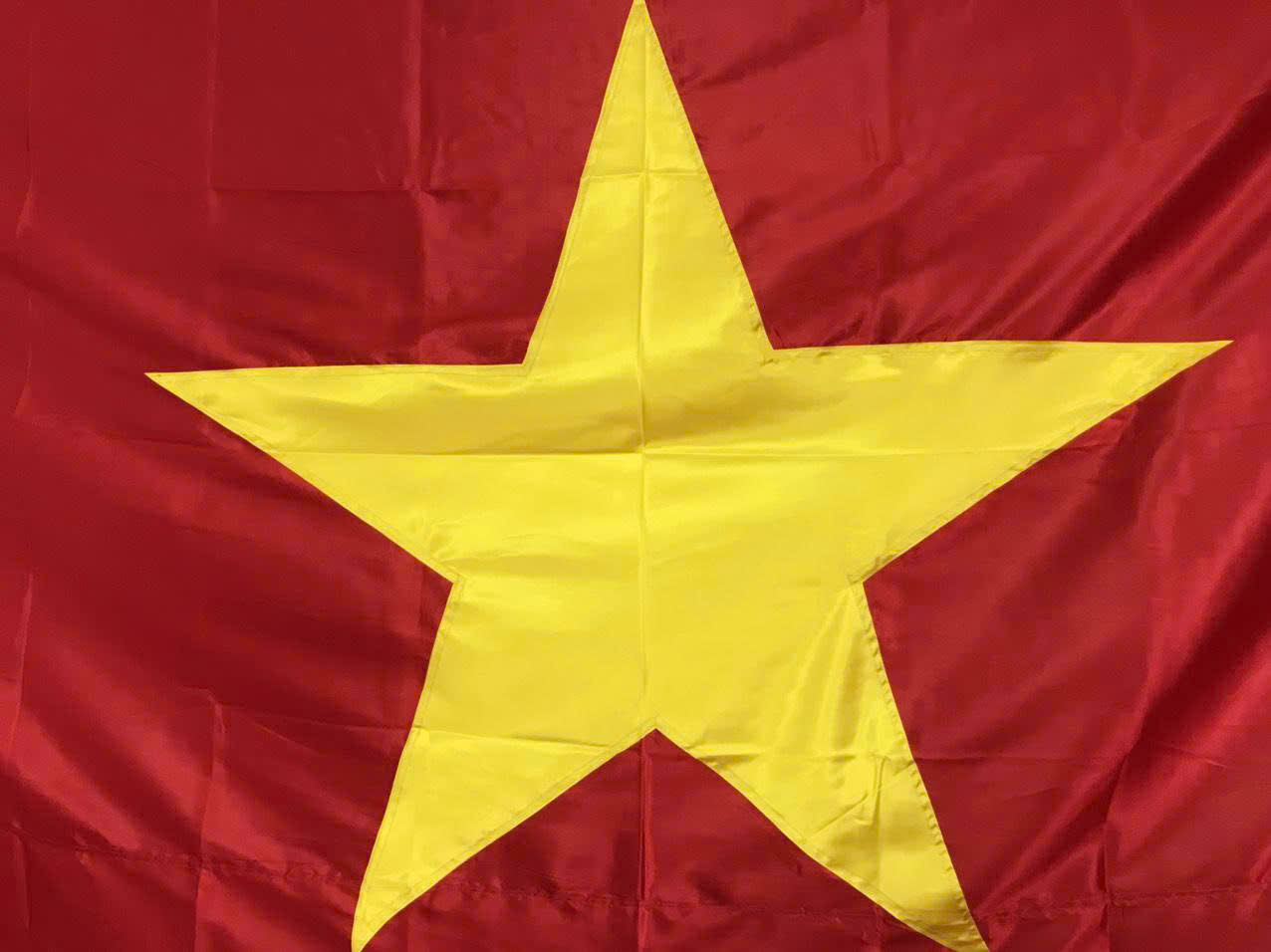 Cờ Tổ Quốc Bao Nhiêu Tiền – Xưởng In Cờ INCONI Tại Hà Nội