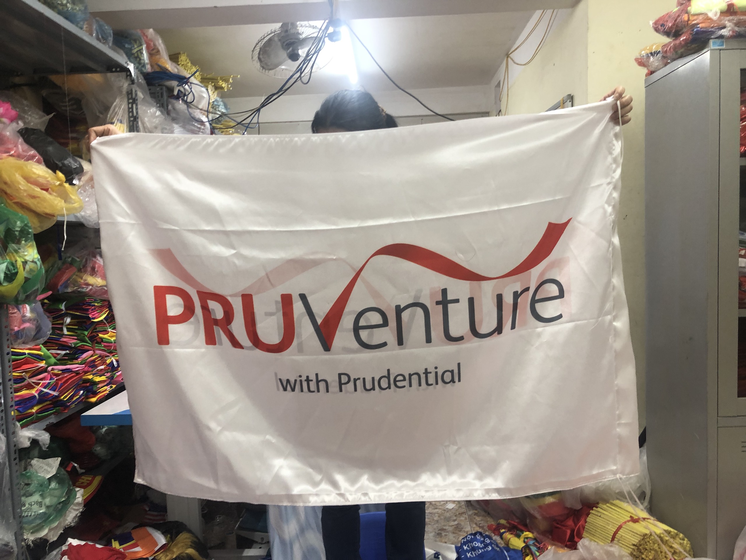 Cờ công ty in theo yêu cầu 5 cờ công ty