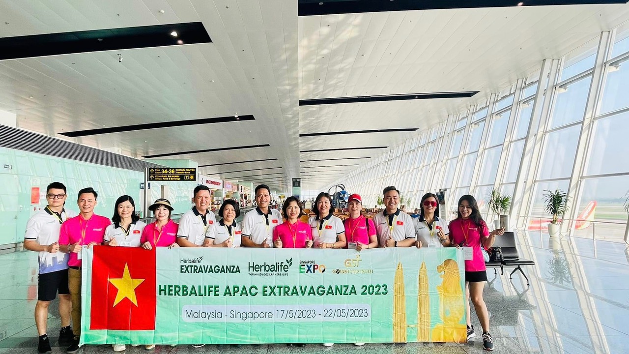 In cờ giá rẻ tại Hà Nội 6 Cờ sự kiện tại Hà Nội – hình ảnh đội nhóm sử dụng cờ