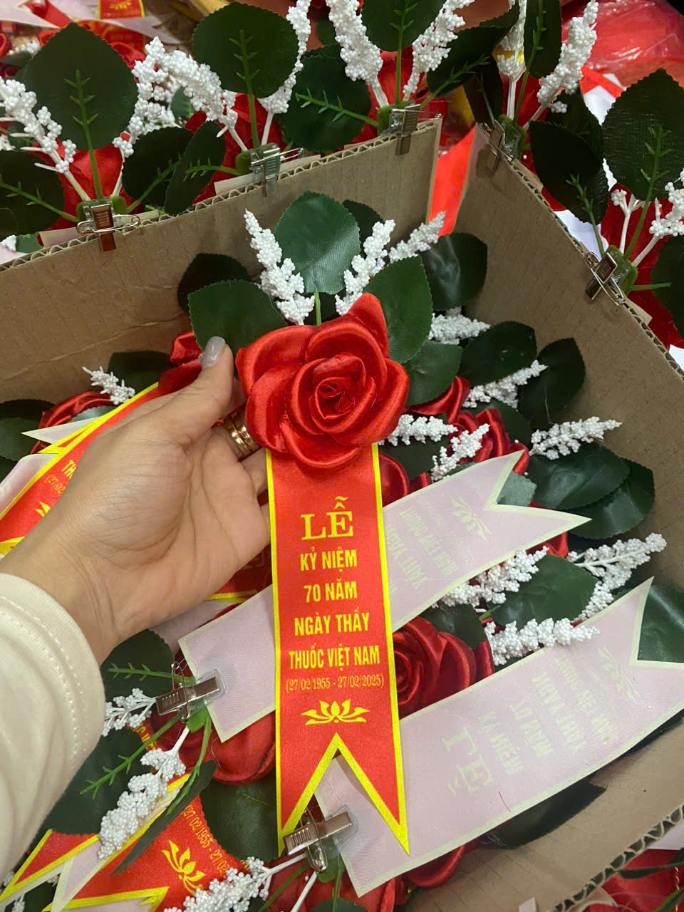 Hoa cài áo đại biểu