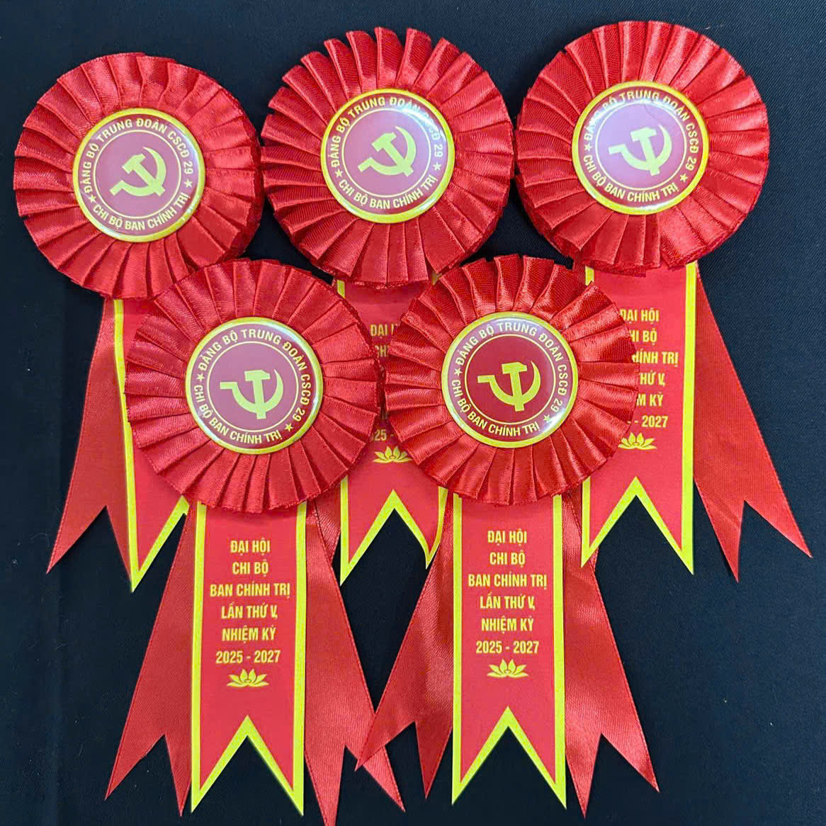 Hoa cài áo đại biểu