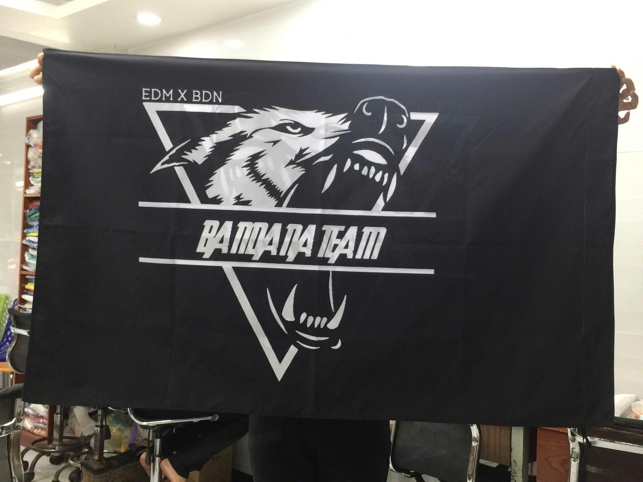 In cờ tại xưởng INCONI