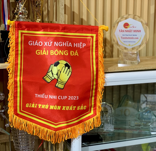 Làm Cờ Lưu Niệm Bóng Đá – INCONI