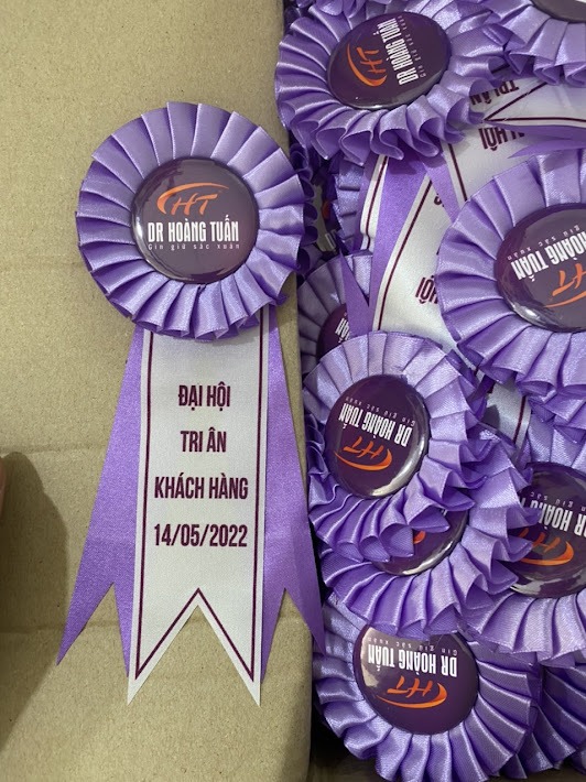 Hoa Cài Áo Hội Khóa