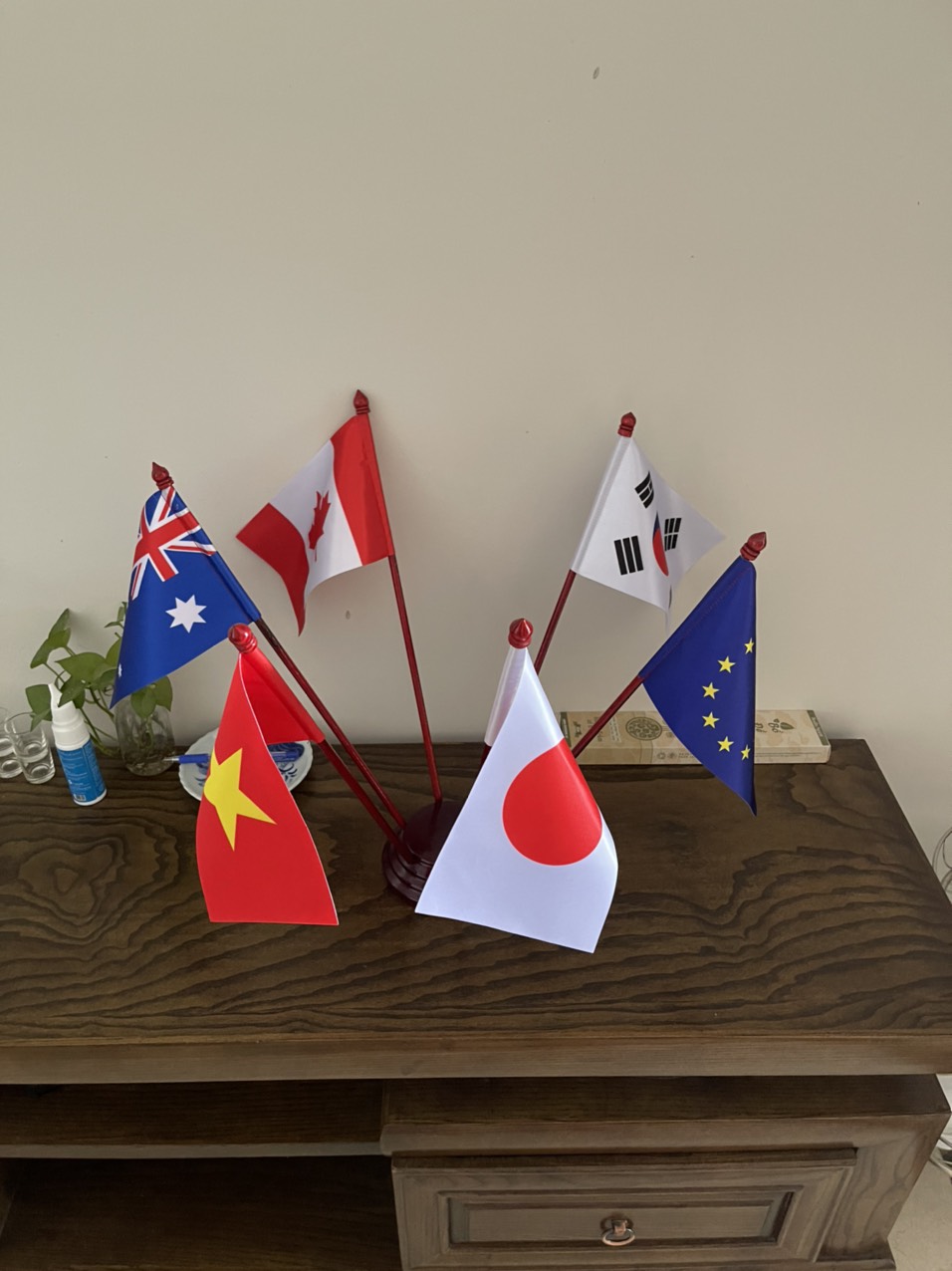 Cờ để bàn ký kết – Biểu tượng chuyên nghiệp | INCONI