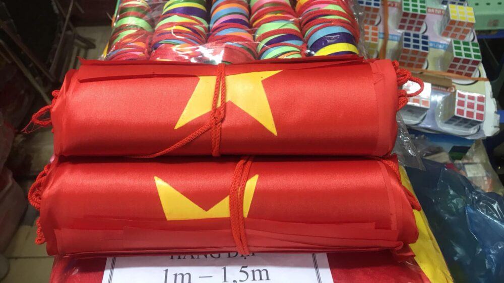 Dây cờ Tổ Quốc bao nhiêu tiền – Xưởng in cờ INCONI tại Hà Nội
