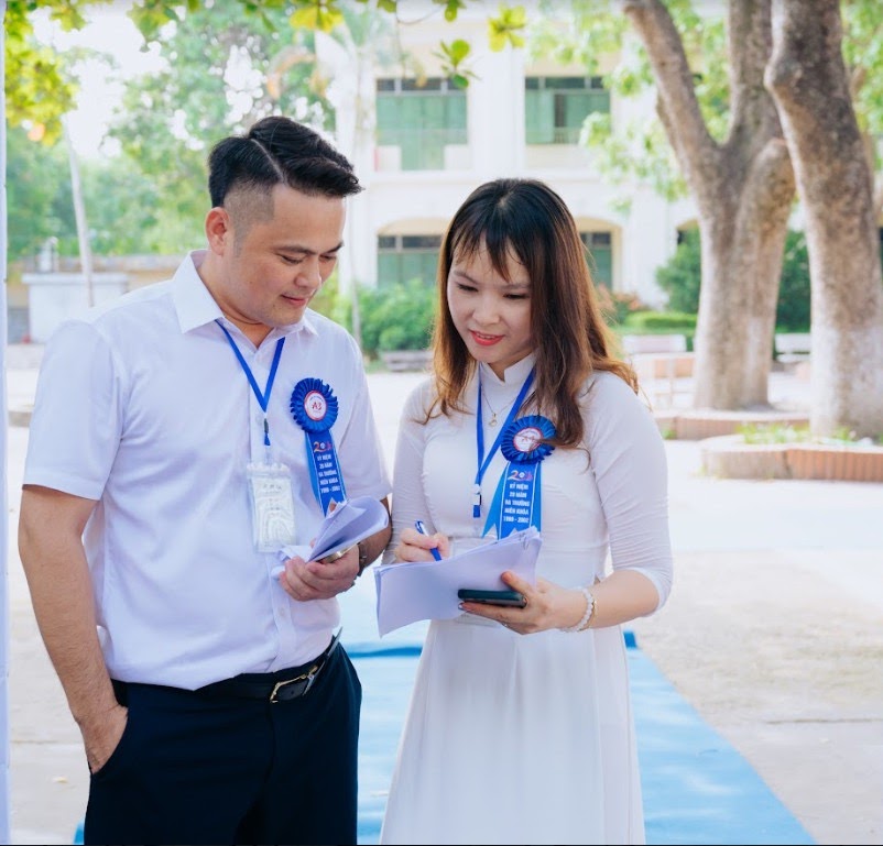 Hoa cài áo kỷ niệm 20 năm ra trường - INCONI