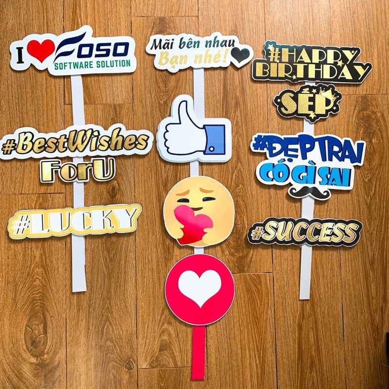 In hashtag cầm tay tân binh tại Hà Nội