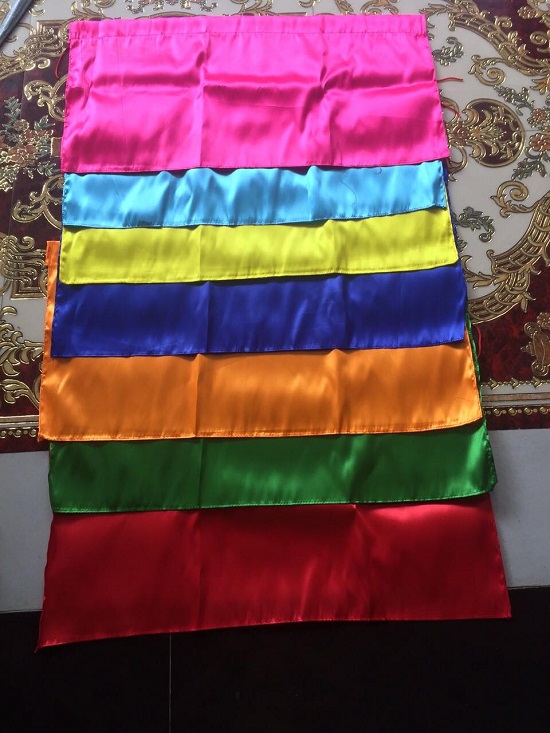 Cờ chuối 7 màu – Xưởng in cờ INCONI tại Hà Nội