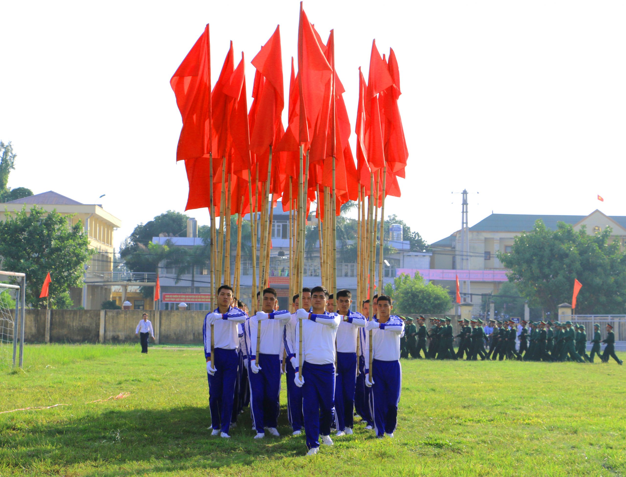 Giá cắm cờ hồng kỳ INCONI – Chắc chắn, bền đẹp tại Hà Nội 4 co hong ky quan trong scaled 1