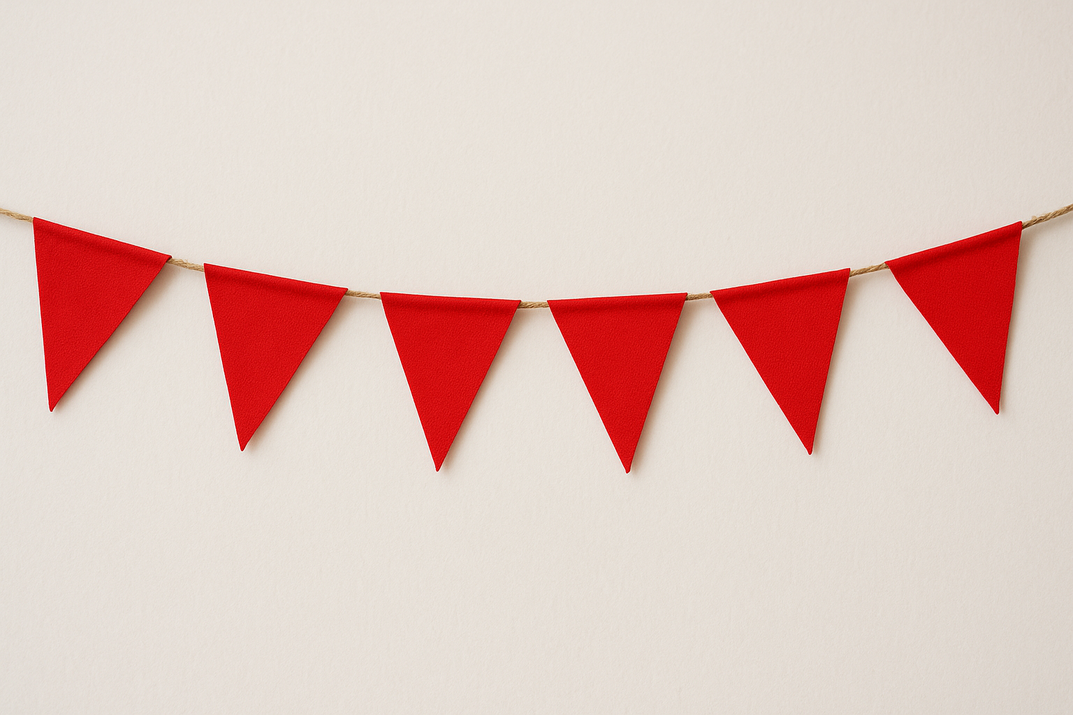 cờ dây tam giác màu đỏ