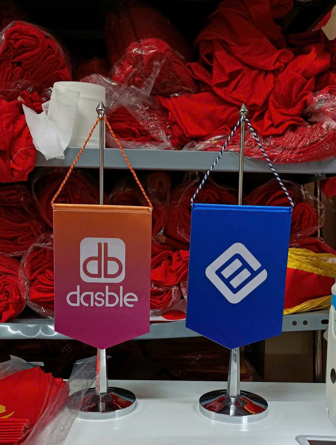 Mua Cờ Để Bàn Làm Việc Tại Hà Nội – INCONI