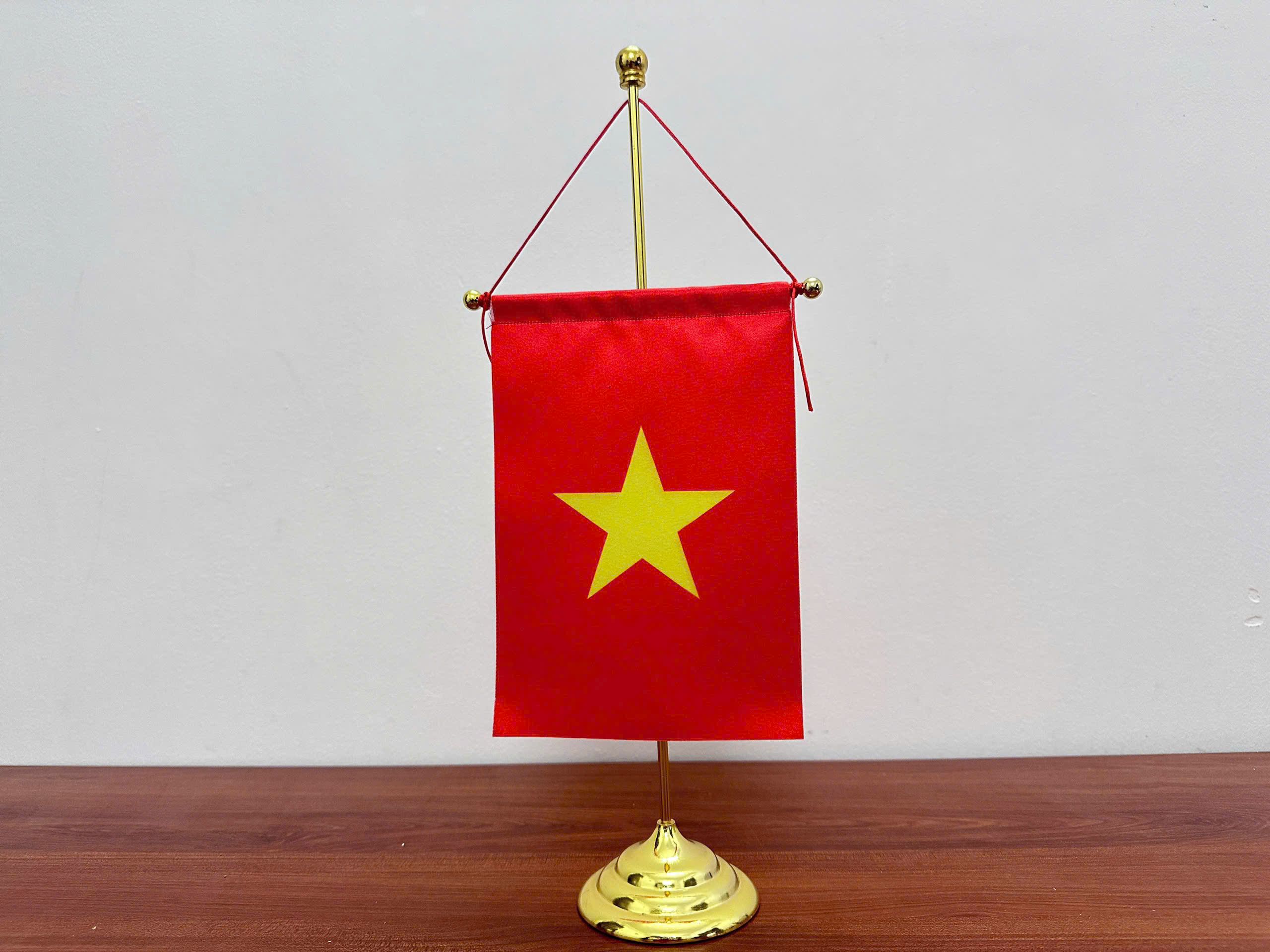 giá cờ để bàn làm việc