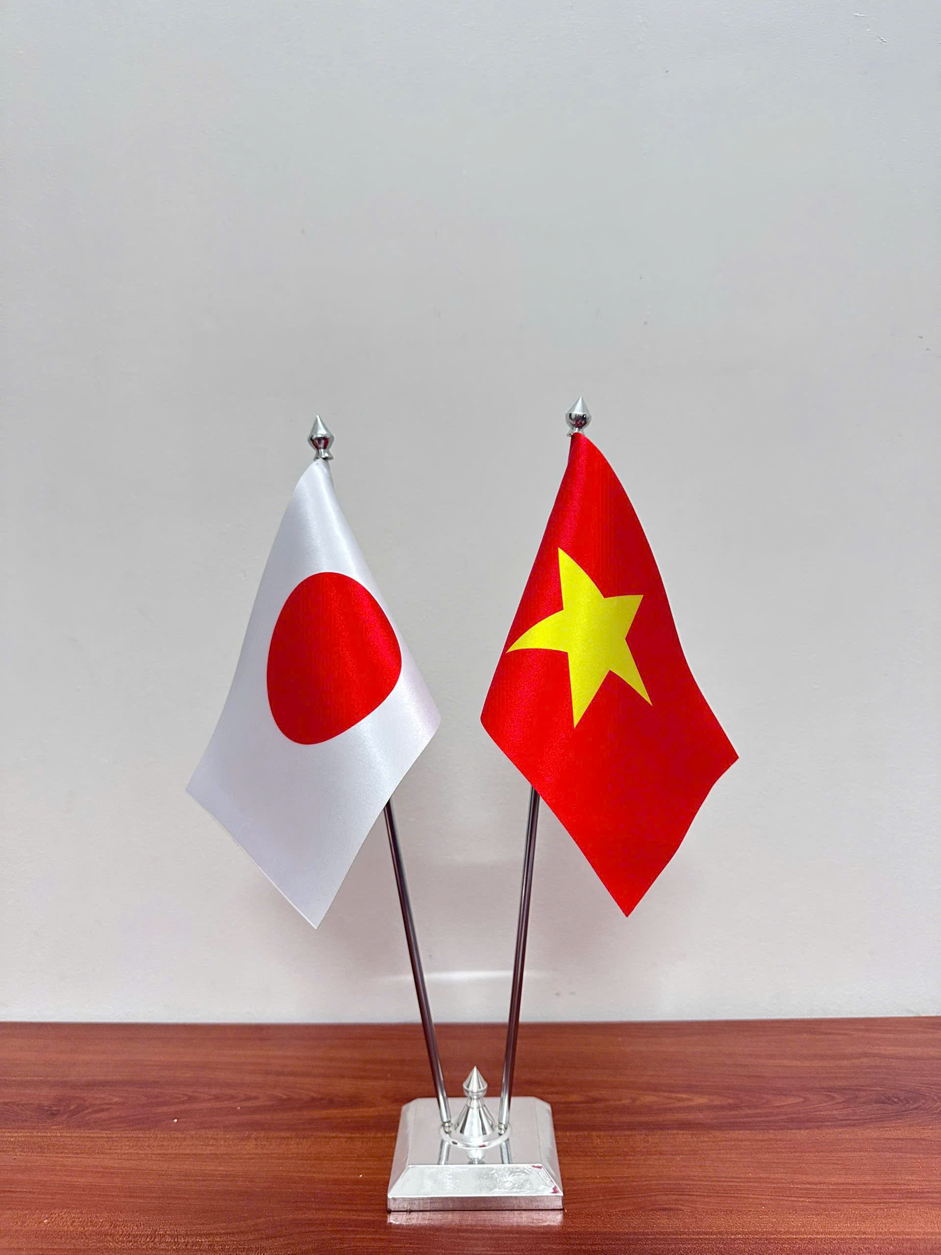 Lá Cờ Để Bàn Làm Việc Đẹp, Sang Trọng
