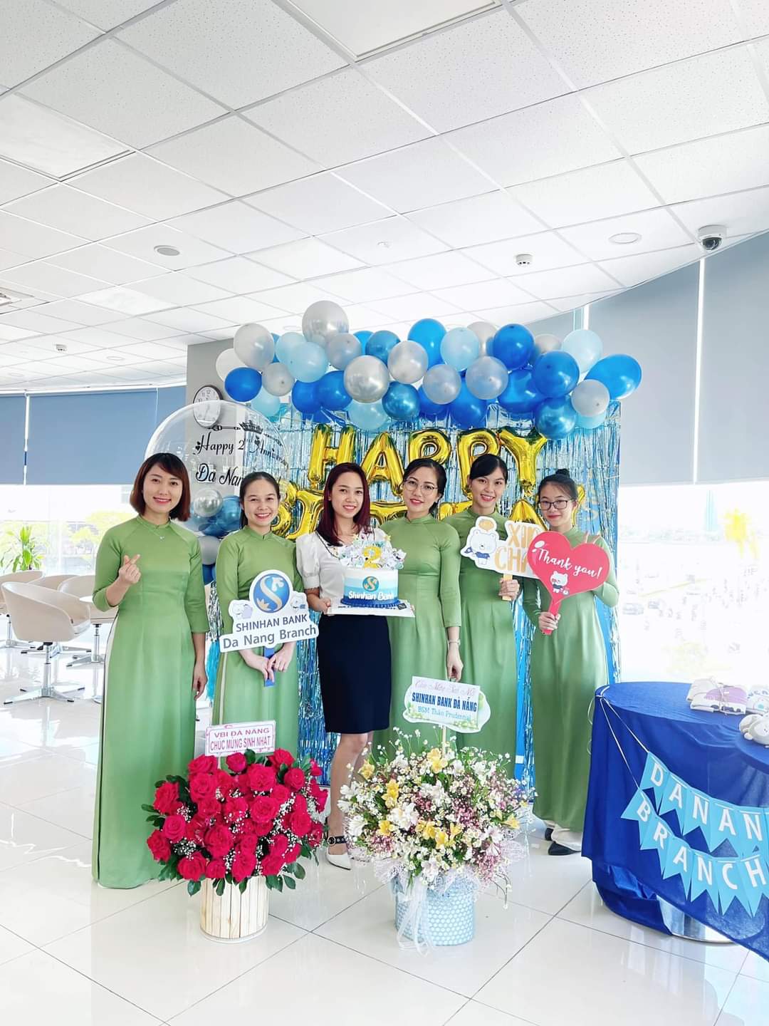 Hashtag cầm tay chúc mừng sinh nhật - INCONI