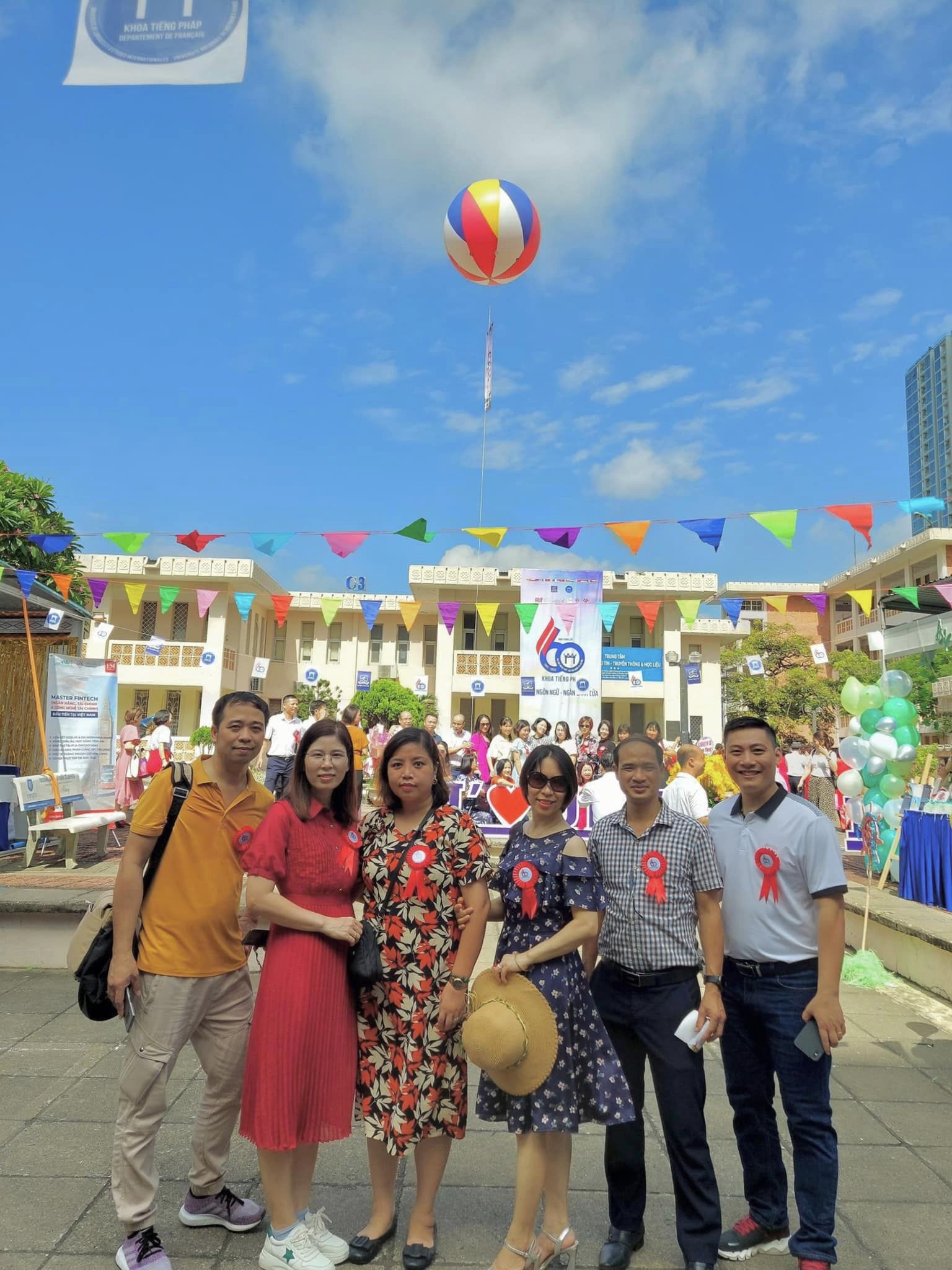 Hoa Cài Áo Hà Nội - INCONI 2 Hoa cài áo Hà Nội - INCONI sản xuất trực tiếp tại Hà Nội