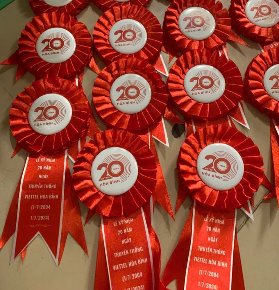 Thiêt kế hoa cài áo - xưởng in cờ INCONI thiết kế hoa cài áo đẹp