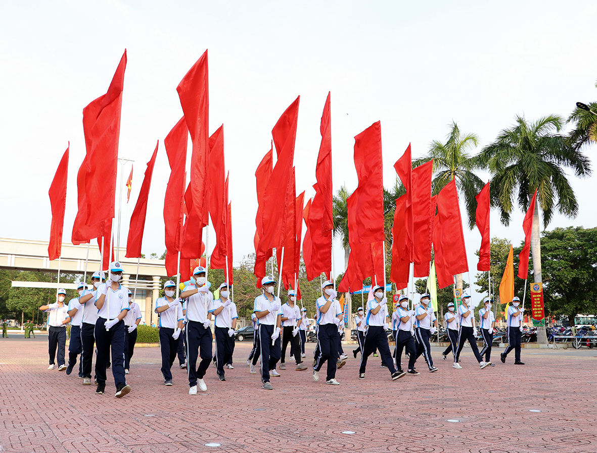 Cờ hồng kỳ to đẹp, chuẩn kích thước – Xưởng in cờ INCONI Hà Nội 2 cờ hồng kỳ to