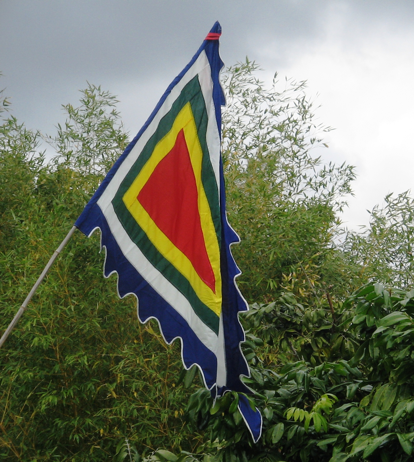 Cờ Thần Chéo - Xưởng in cờ INCONI 3 hình ảnh cờ thần chéo