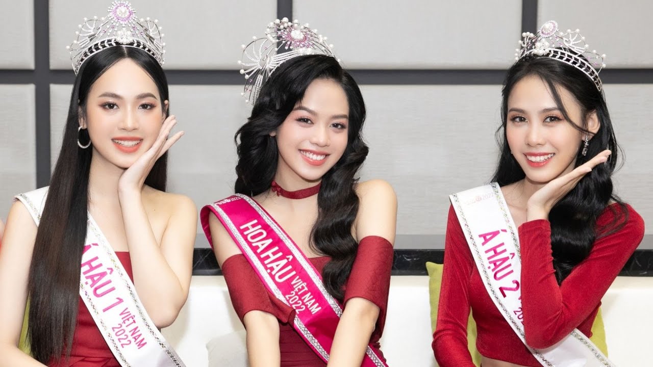 Băng Rôn Của Hoa Hậu