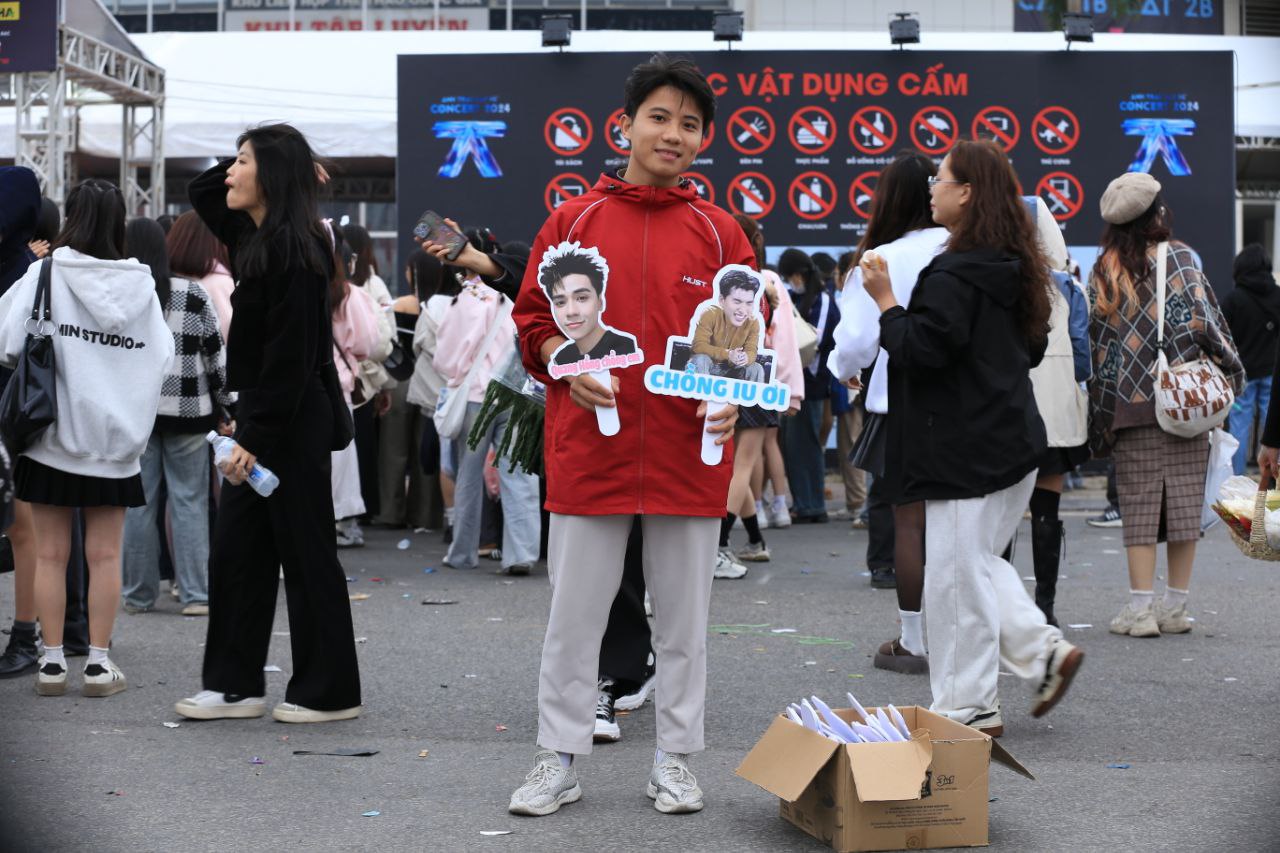 Hashtag Cầm Tay Anh Trai Say Hi - Xưởng in INCONI 3 Hashtag cầm tay anh trai say hi - INCONI