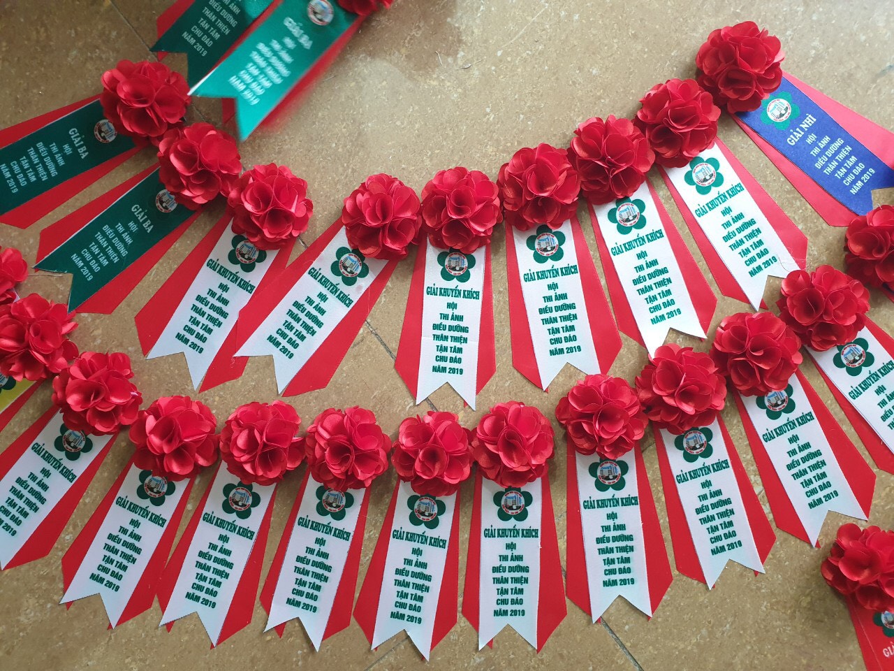 Làm hoa cài áo bằng vải giá rẻ - INCONI