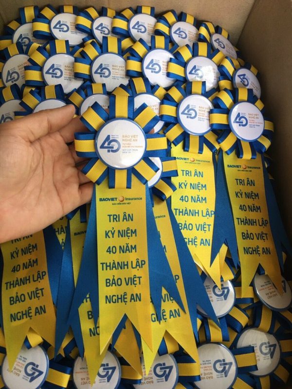 Hoa Cài Áo Tốt Nghiệp 2 Hoa cài áo tốt nghiệp - xưởng INCONI sản xuất trực tiếp hoa cài áo