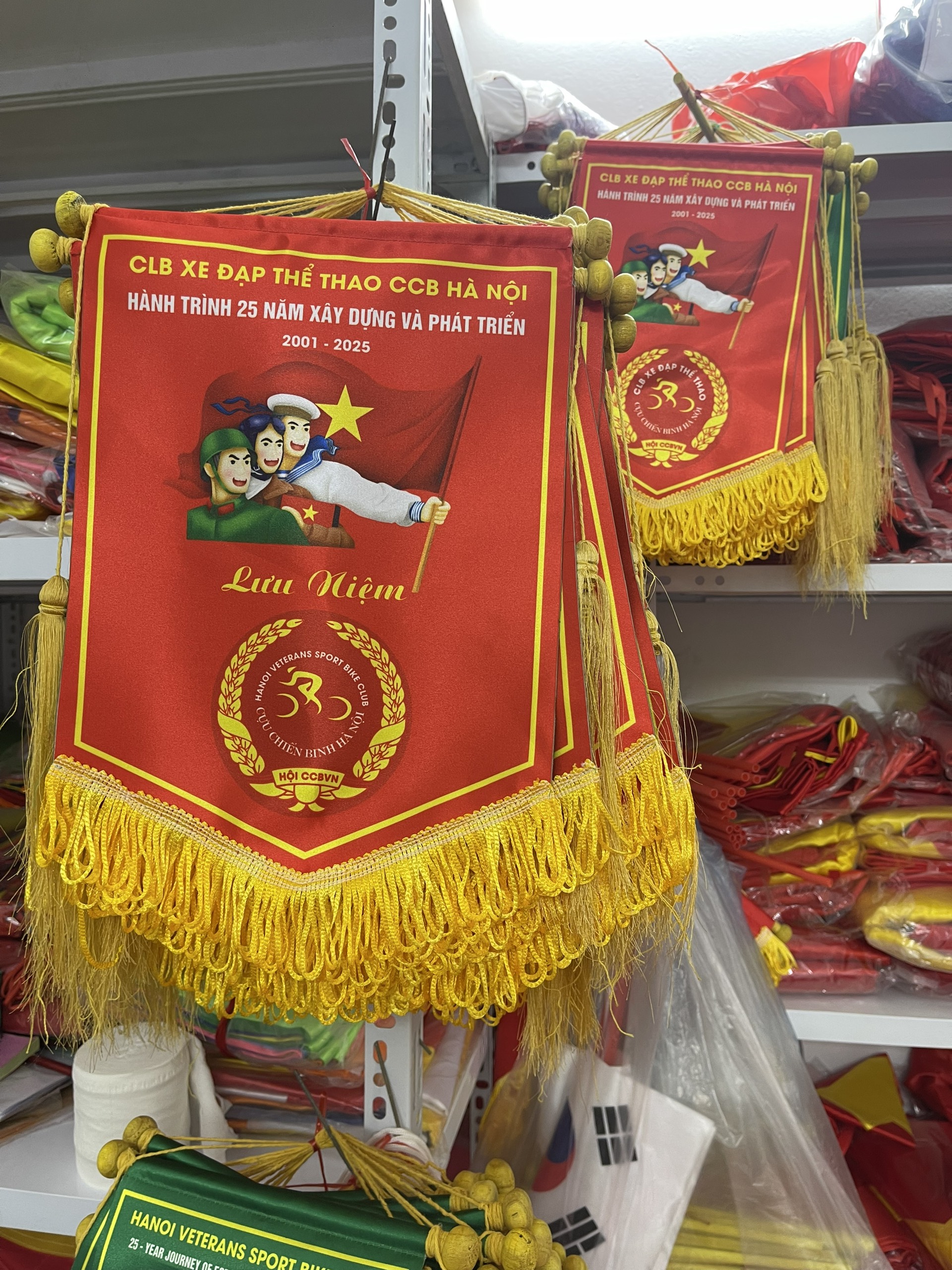 Mẫu Cờ Lưu Niệm Bóng Chuyền Đẹp – INCONI