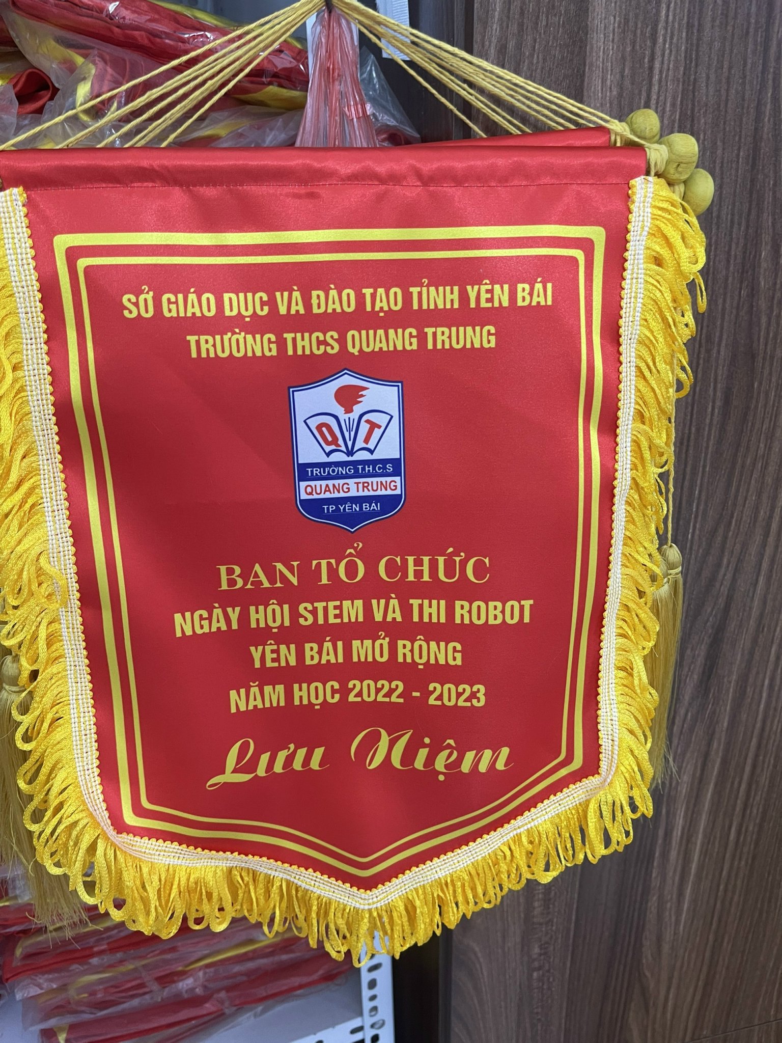 Cờ Lưu Niệm