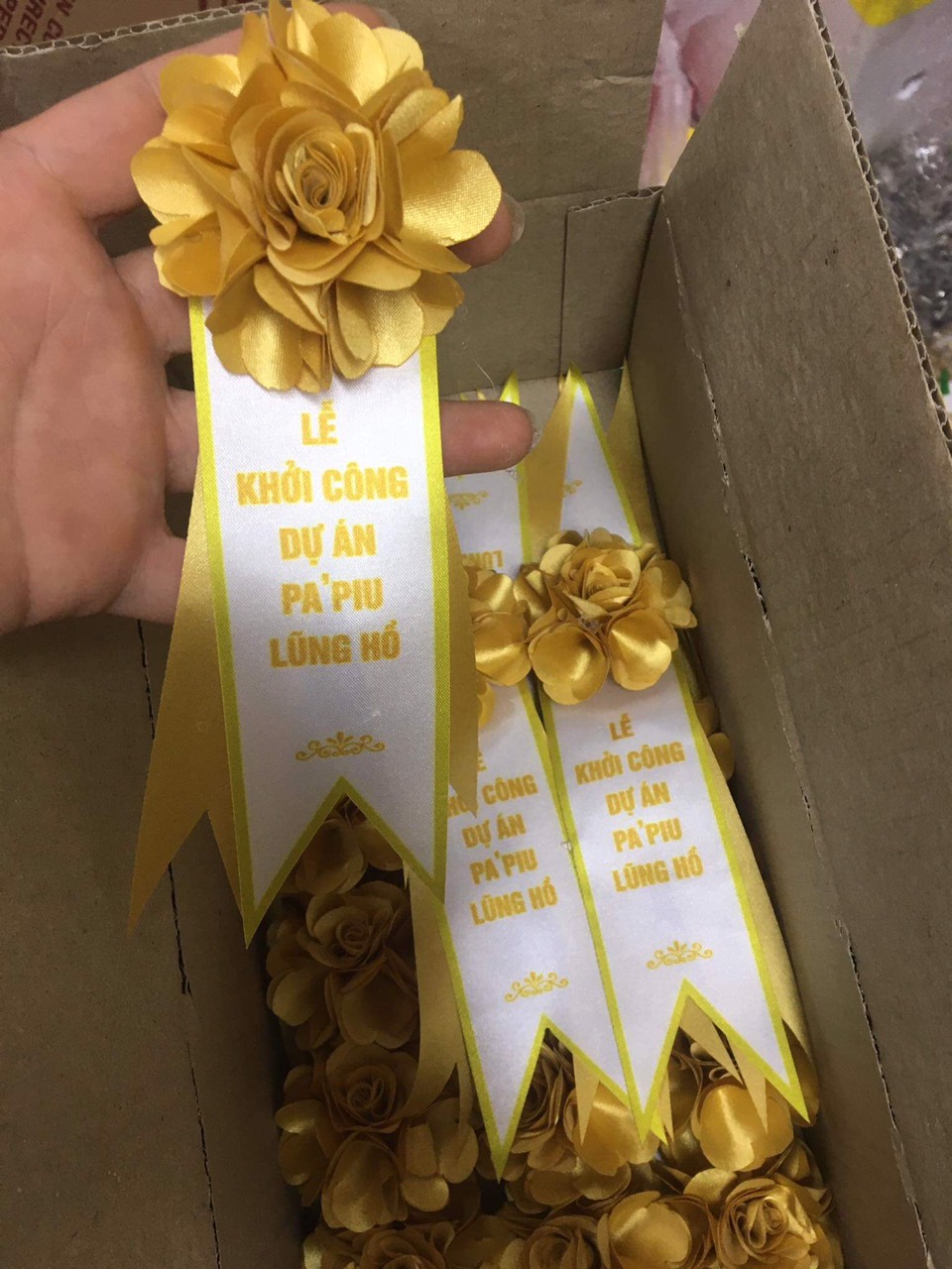 Hoa Cài Áo Bằng Vải - INCONI 2 Hoa cài áo bằng vải giá rẻ INCONI