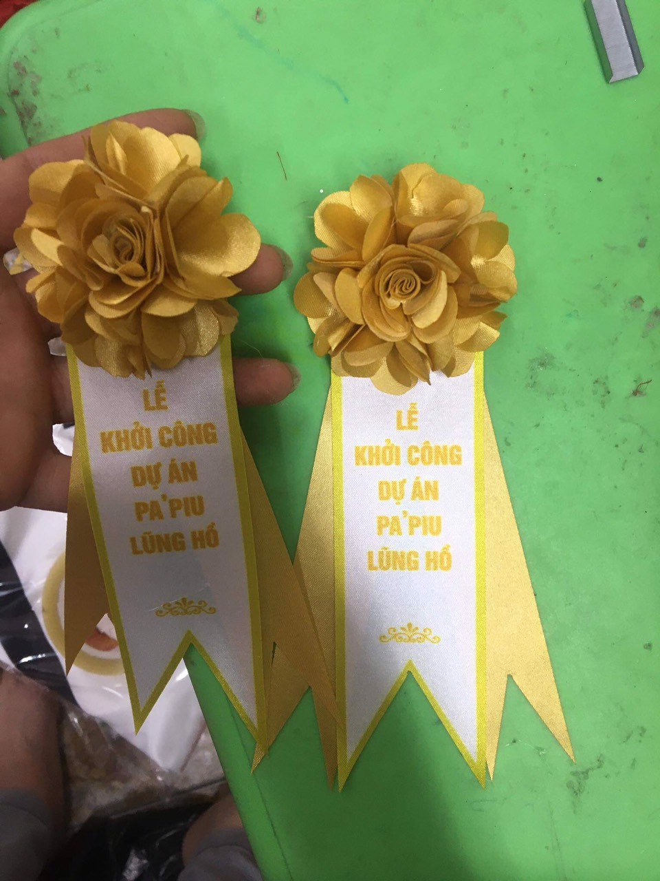 Hoa cài áo to - xưởng in cờ INCONI sản xuất trực tiếp hoa cài áo