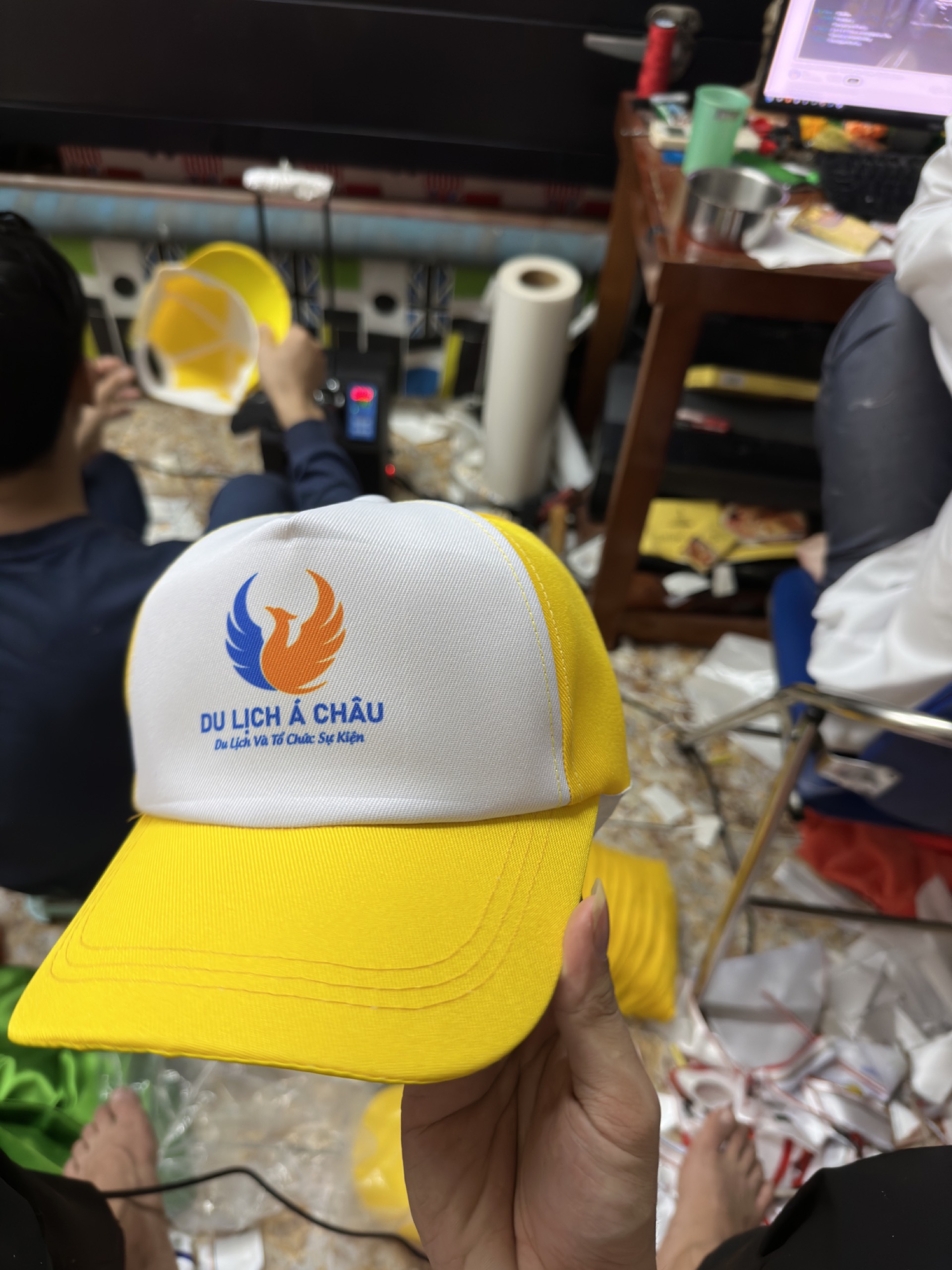 Mũ Đội Du Lịch - Xưởng In Cờ INCONI 3 Mũ đội du lịch - INCONI