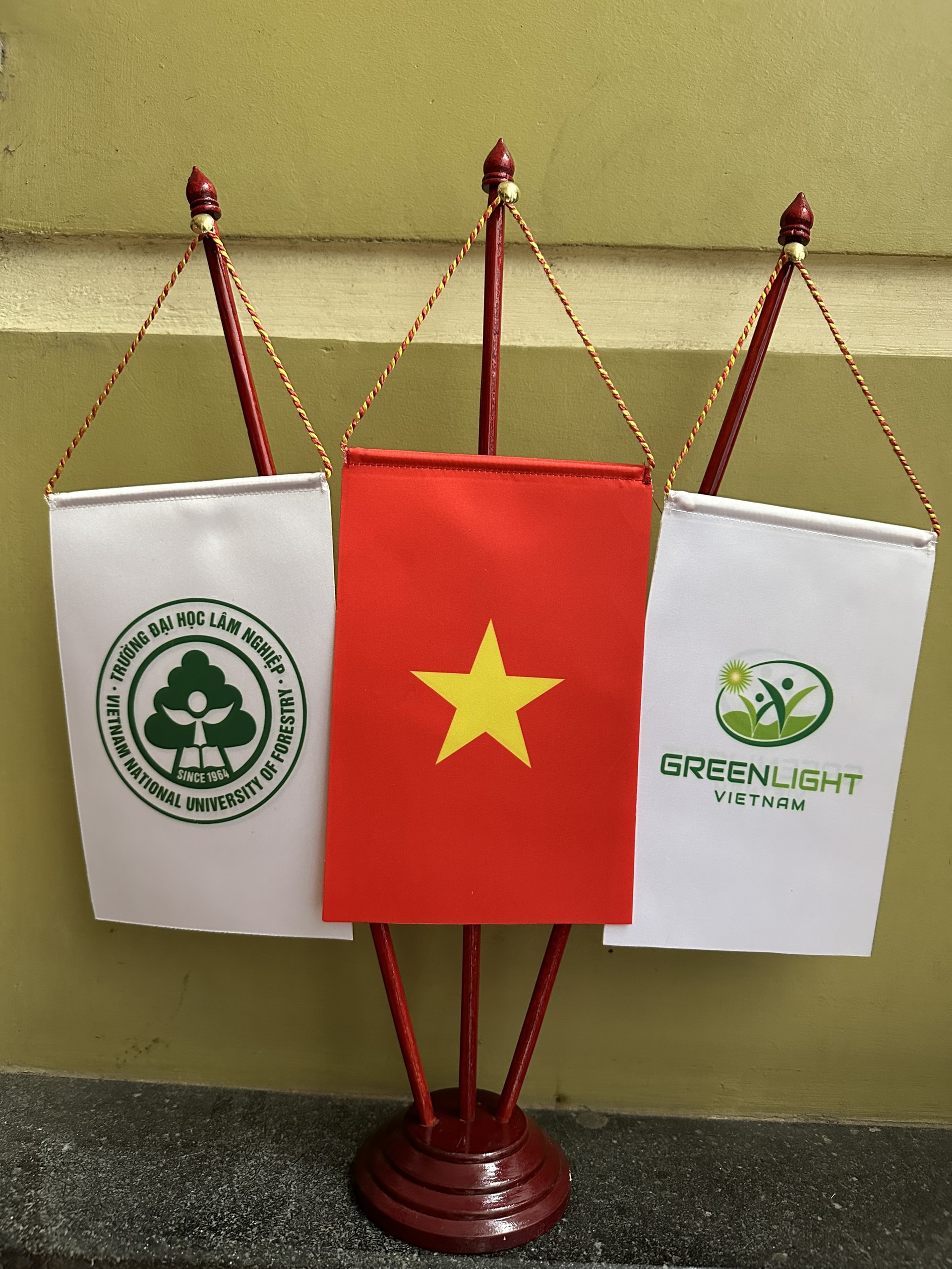 Cờ để bàn lãnh đạo | Xưởng in INCONI 6 Cờ để bàn lãnh đạo