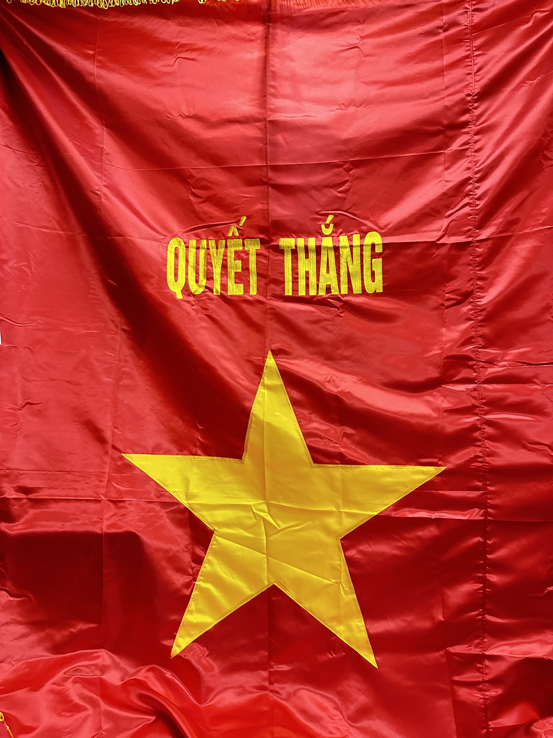 Cờ Tổ quốc khổ lớn – Biểu tượng tự hào dân tộc từ xưởng in cờ INCONI 2 cờ tổ quốc khổ lớn