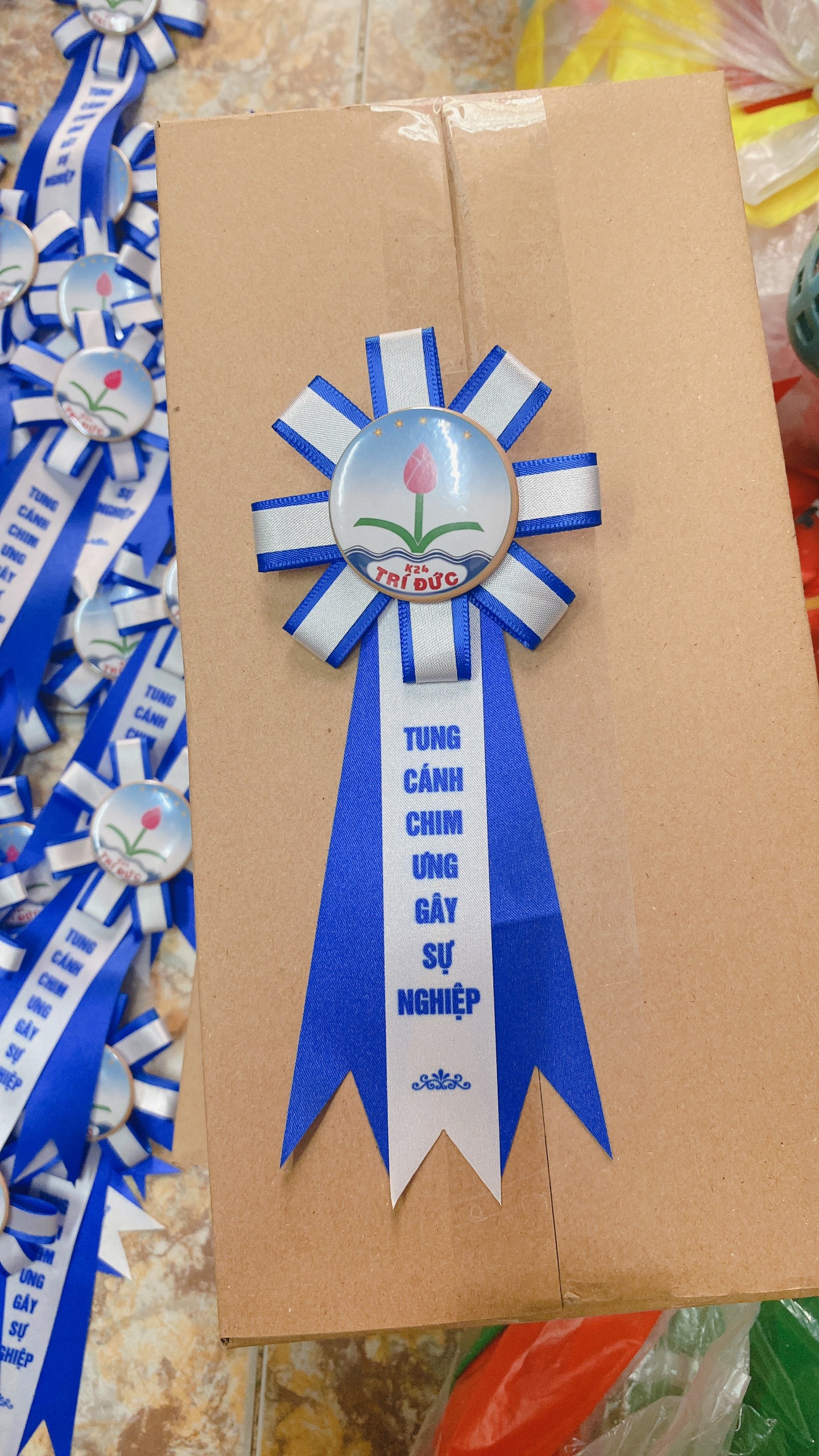 Hoa cài áo nữ nam giá rẻ, chất lượng cao - INCONI Hà Nội