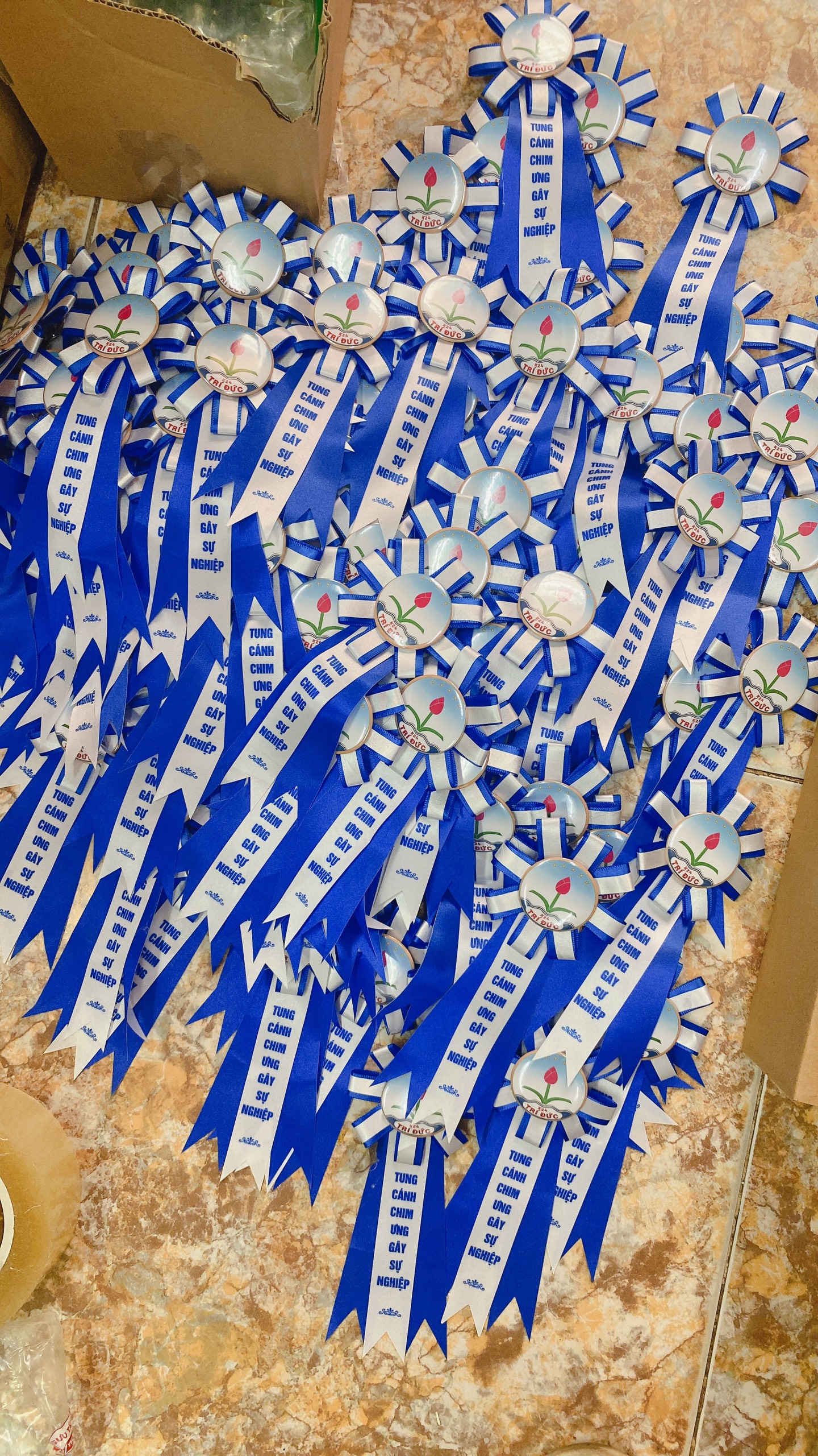 Hoa cài áo sự kiện - INCONI sản xuất trực tiếp hoa cài áo sự kiện giá rẻ