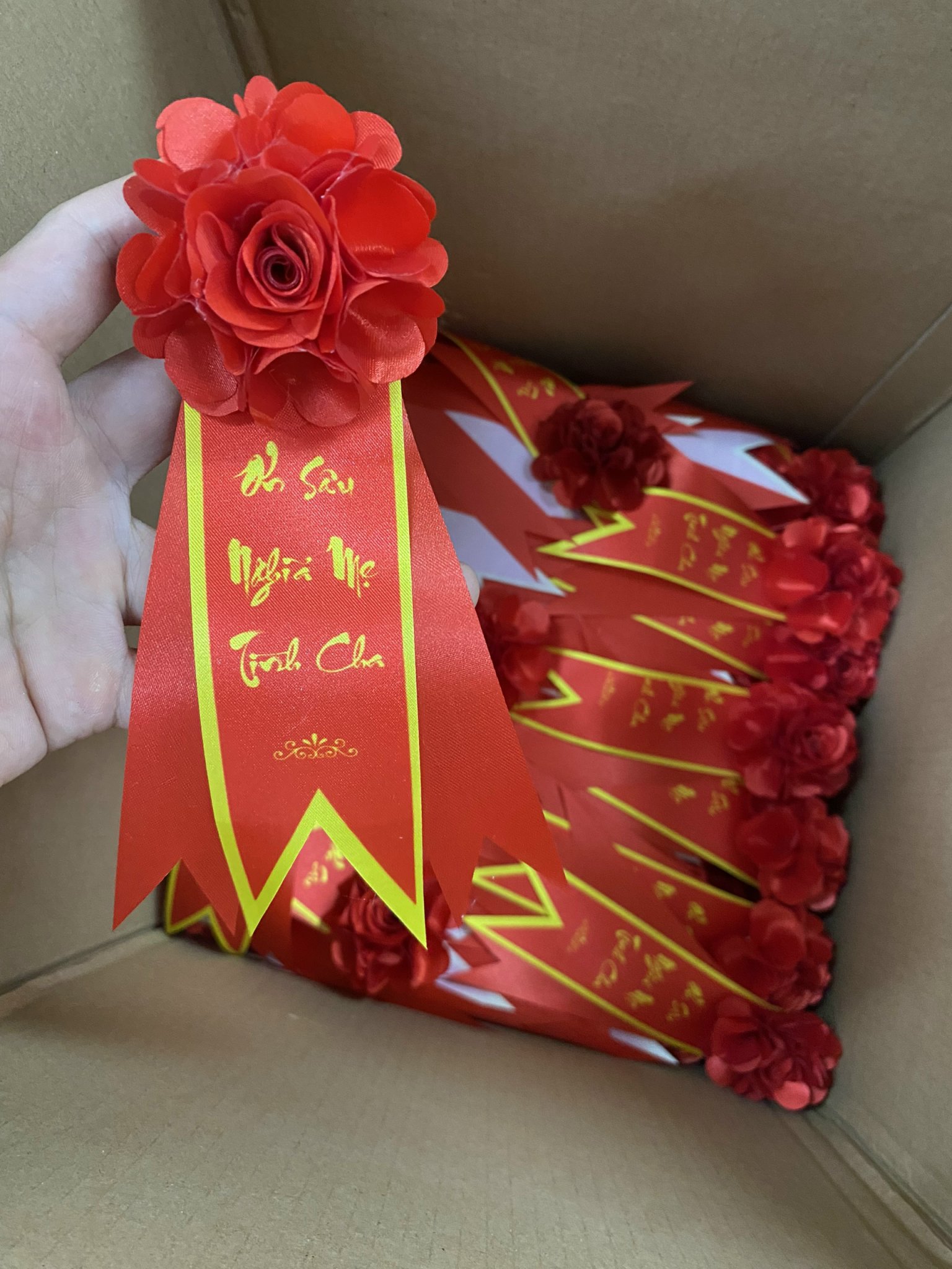 Mua hoa cài áo giá rẻ, chất lượng cao tại INCONI Hà Nội