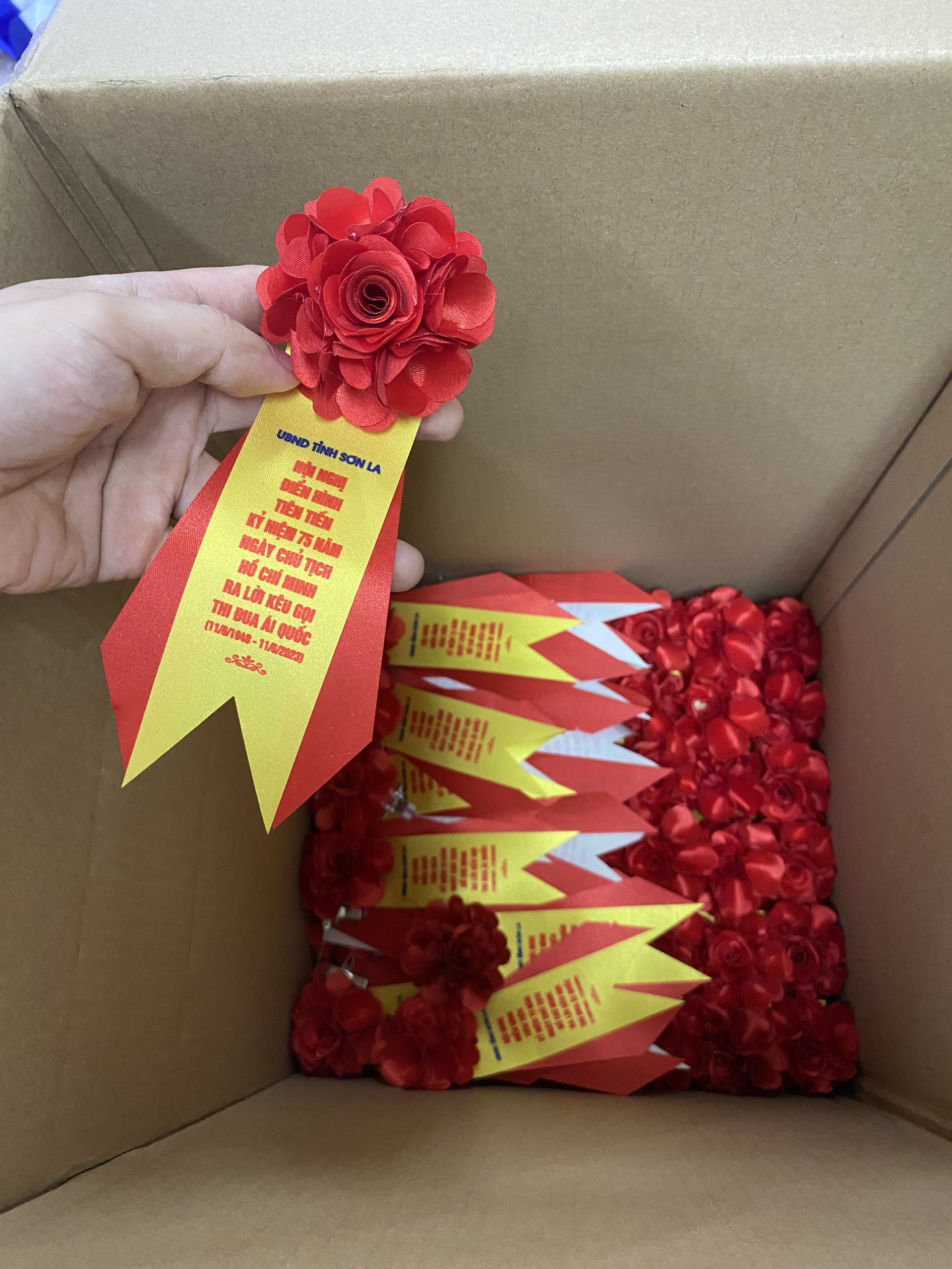 Bán Hoa Cài Áo - Giá Rẻ Uy Tín 3 Bán hoa cài áo giá rẻ tại Hà Nội