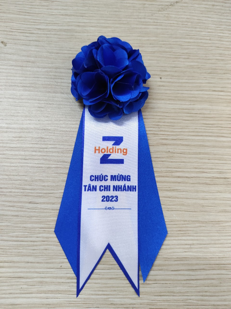 Hoa cài áo là gì - INCONI sản xuất hoa cài áo giá rẻ - uy tín