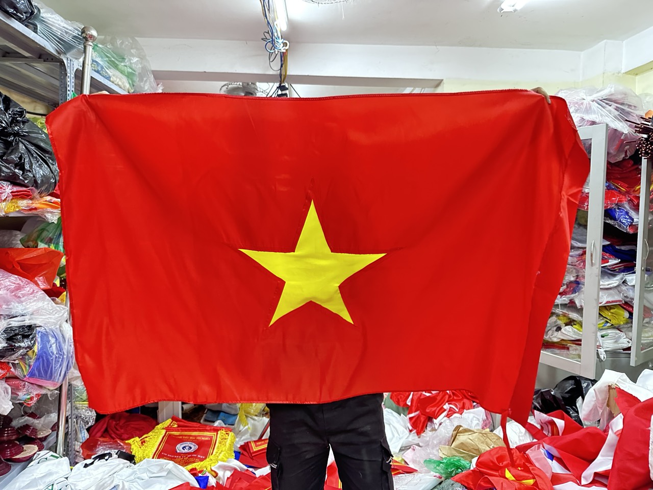 cờ in Tổ quốc tại xưởng INCONI