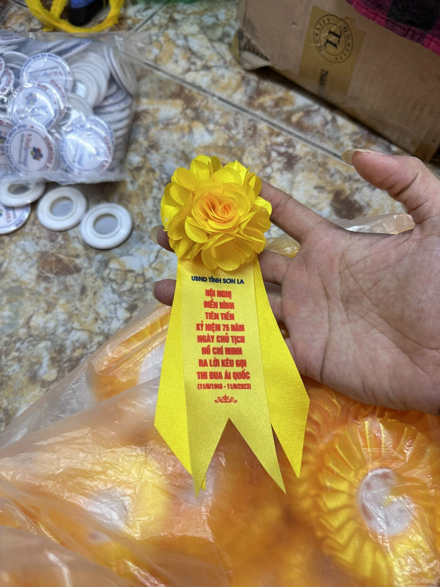 Hoa Cài Áo Sơ Mi - Chất Lượng Cao 2 Hoa cài áo sơ mi - xưởng INCONI sản xuất trực tiếp hoa cài áo sơ mi giá rẻ