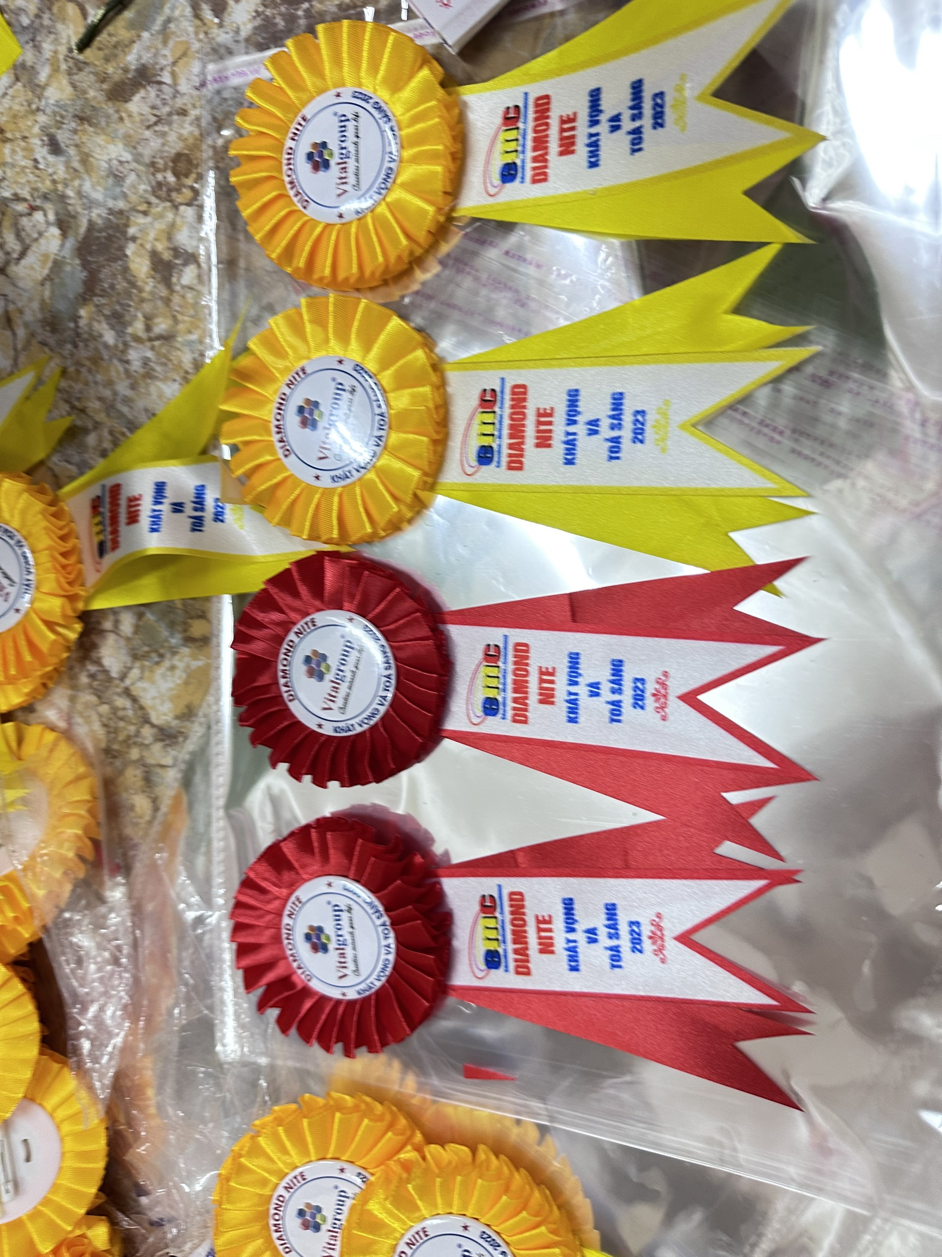 Mua Hoa Cài Áo Ở Hà Nội 4 Mua hoa cài áo ở Hà Nội giá rẻ - INCONI sản xuất hoa cài áo