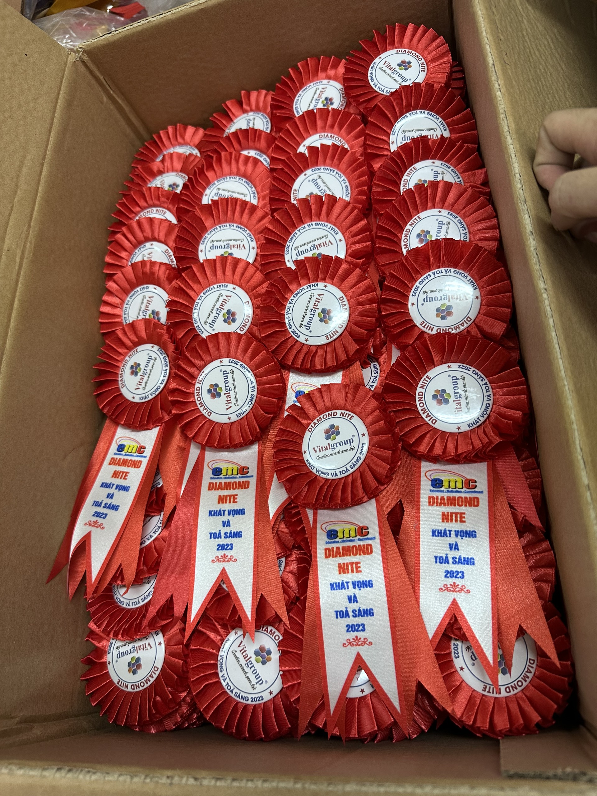 Giá hoa cài áo - INCONI