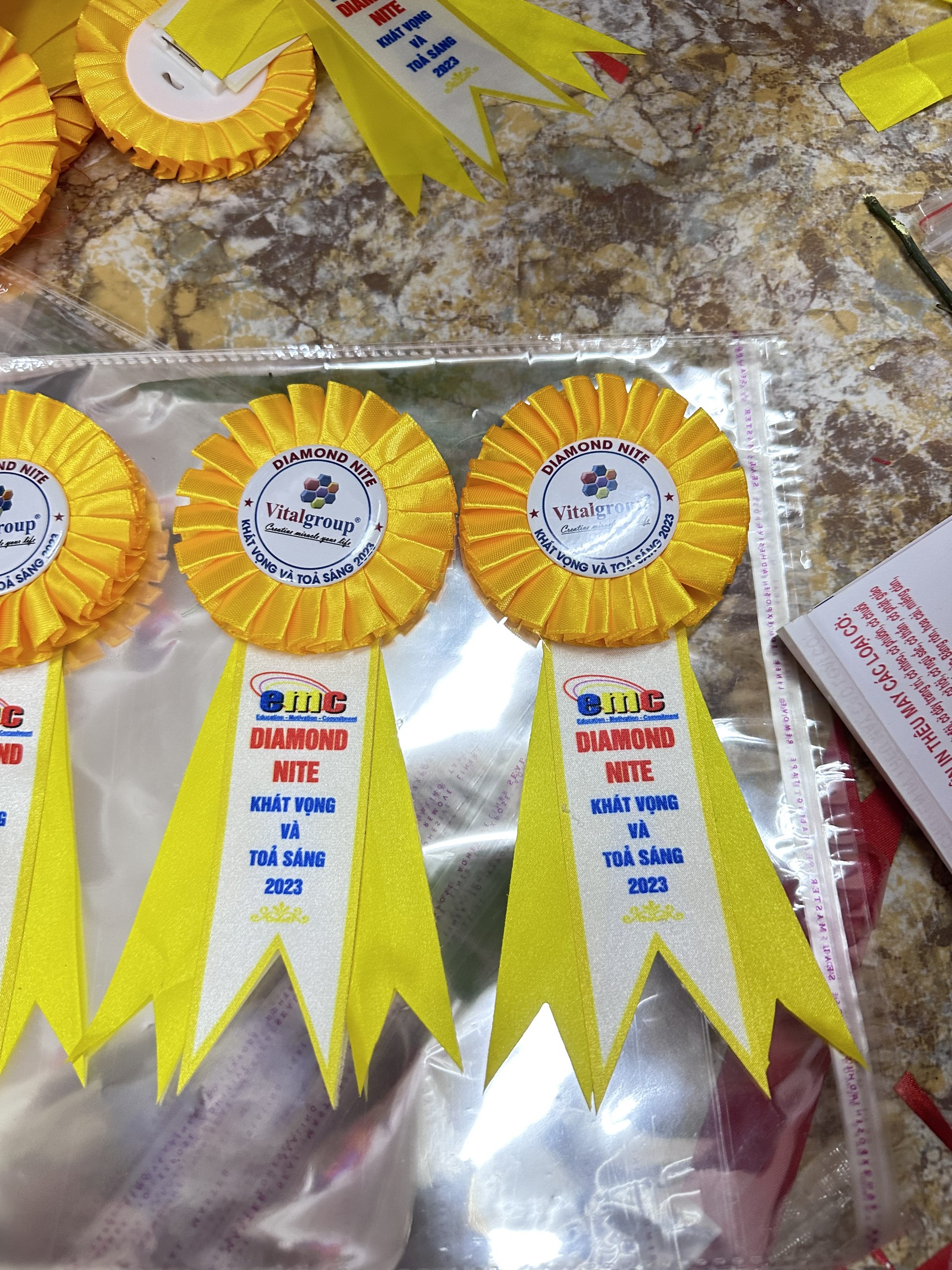 Bán Hoa Cài Áo – Giá Rẻ Uy Tín