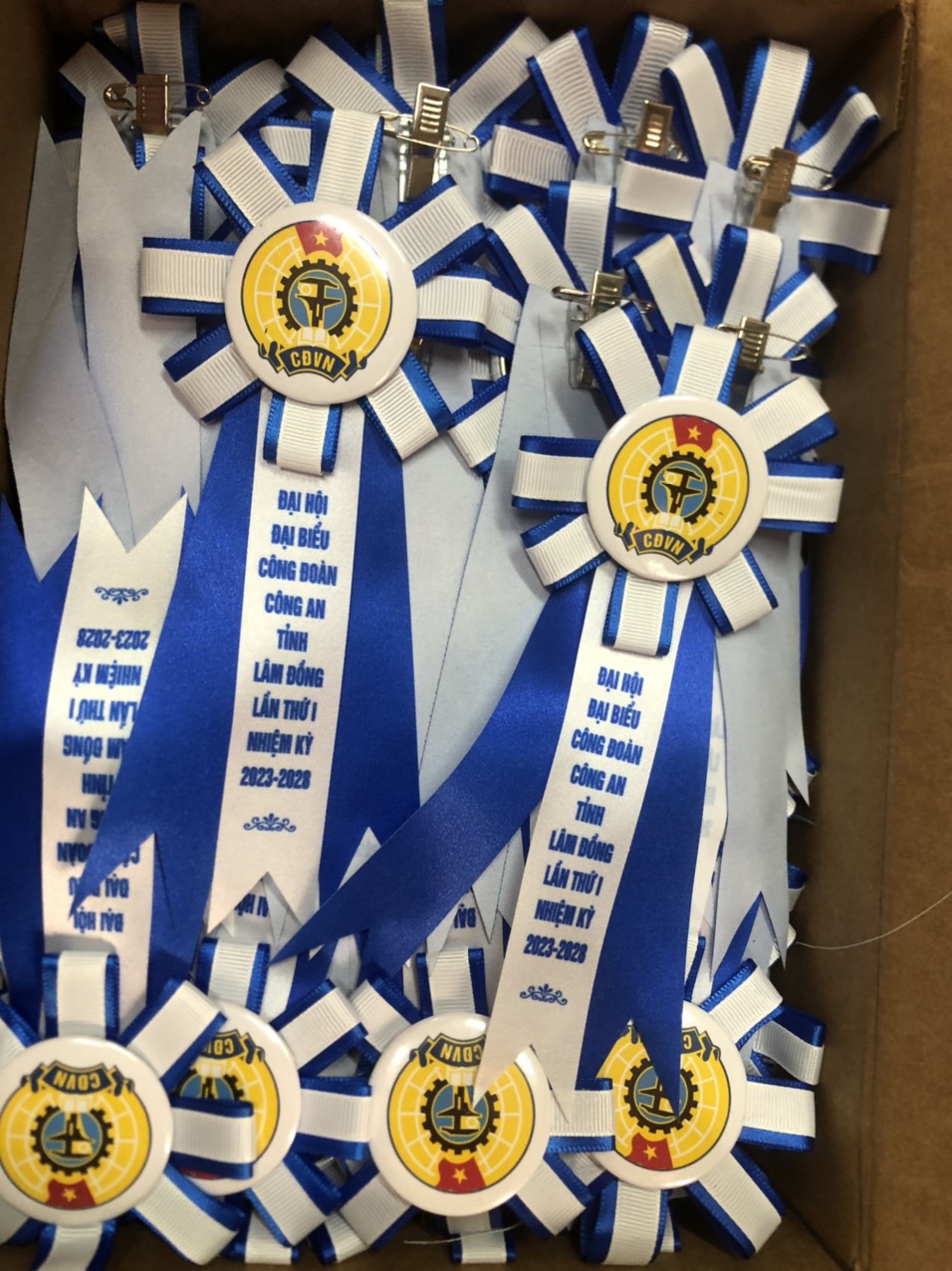 Mua Hoa Cài Áo Ở Thành Phố Hồ Chí Minh 4 Mua hoa cài áo ở Thành Phố Hồ Chí Minh - xưởng INCONI sản xuất tại Hà Nội giá rẻ