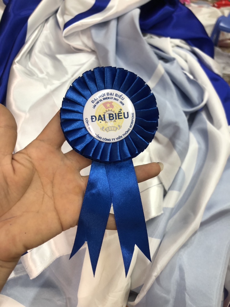 Hoa Cài Áo Đại Hội – INCONI