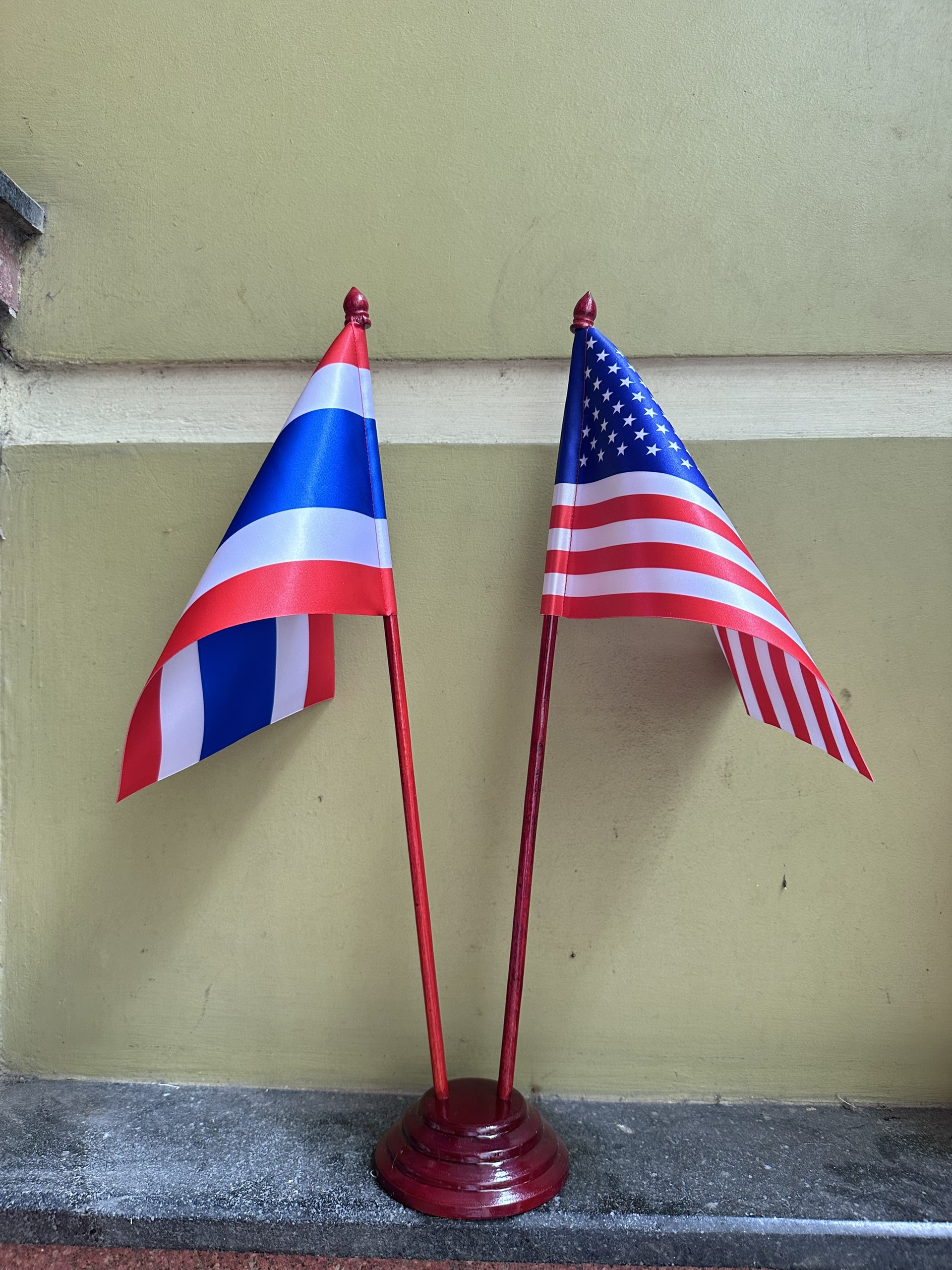 Mua Cờ Song Phương Để Bàn Làm Việc