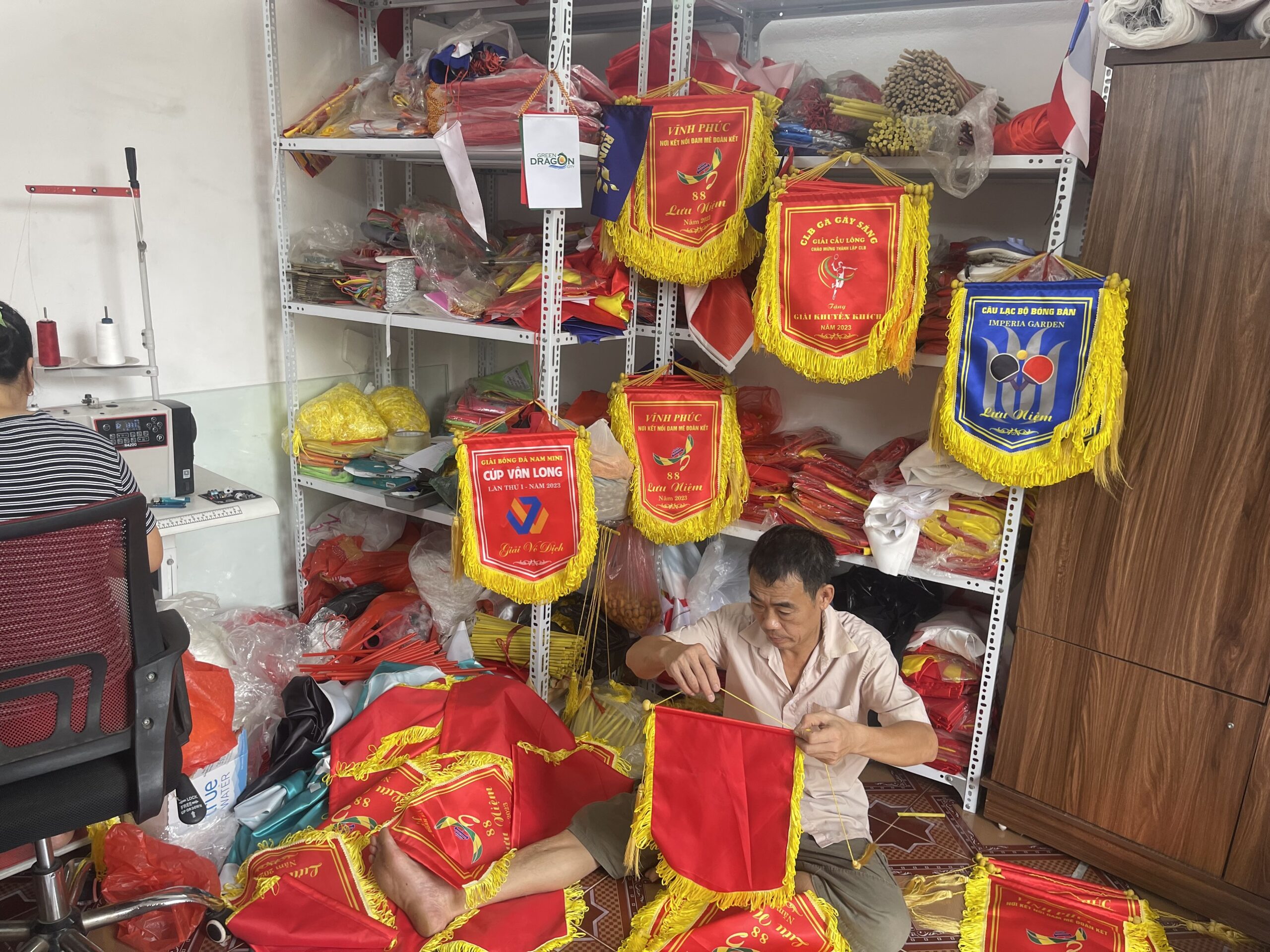 Mẫu Cờ Lưu Niệm Bóng Chuyền Đẹp - INCONI 4 z5449071644061 1e98fa64103c57411eab5a5f60dde5f2 scaled