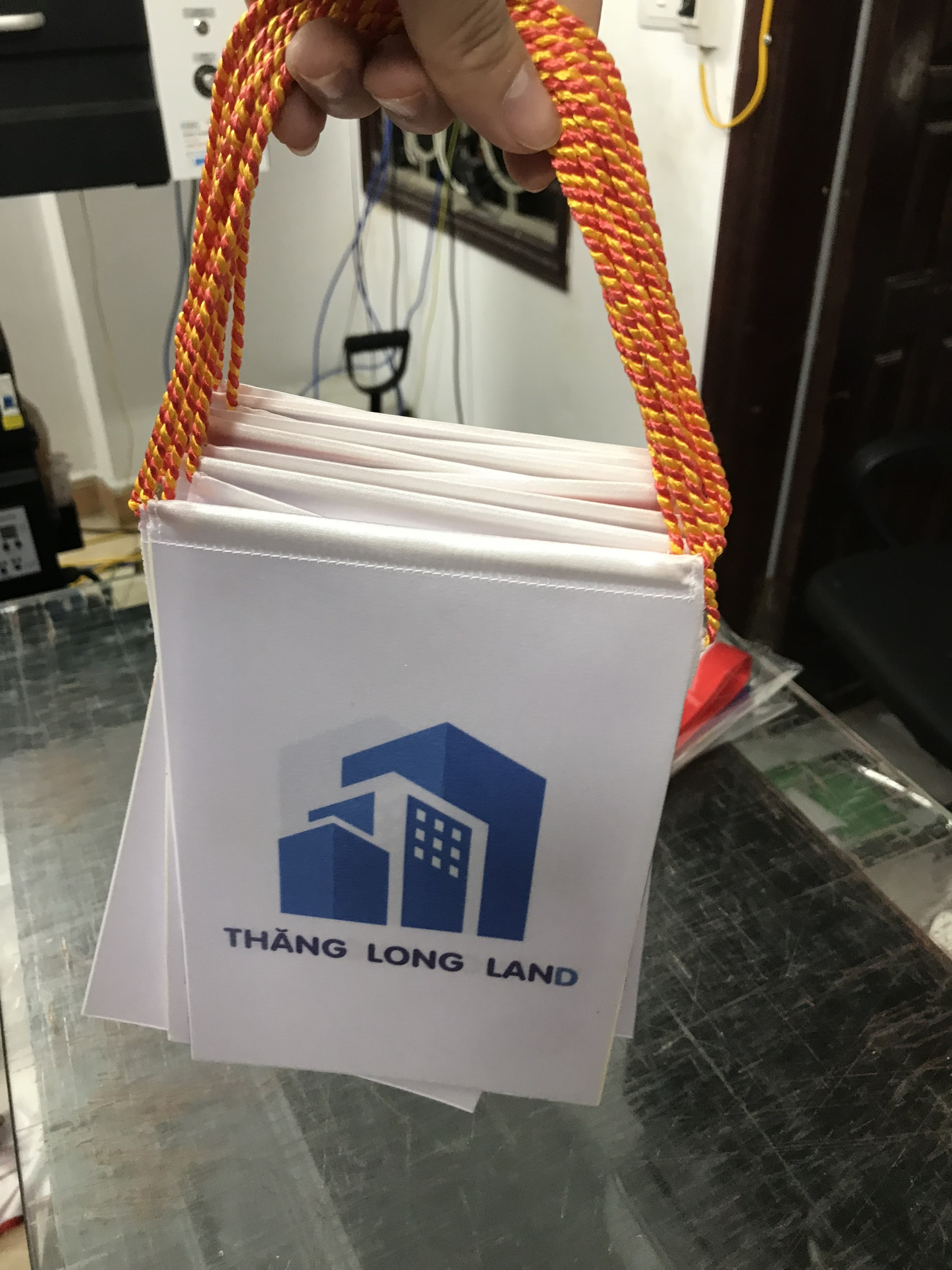 Giá cờ để bàn làm việc – INCONI