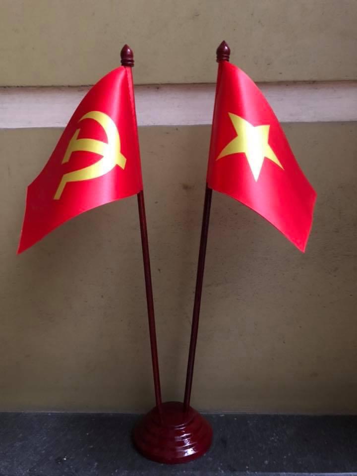 Mua Cờ Để Bàn Làm Việc – INCONI